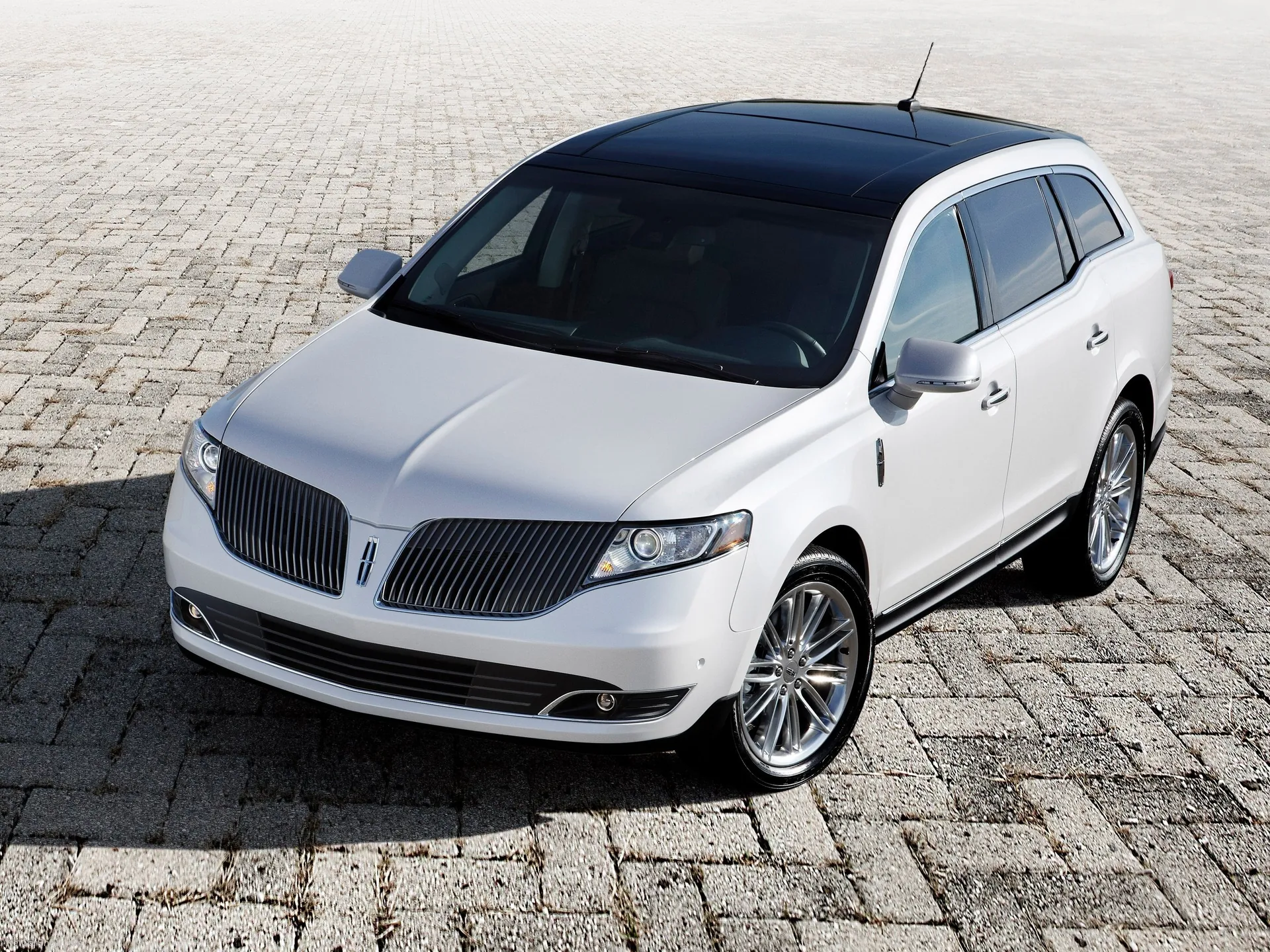 Lincoln MKT (2013)
