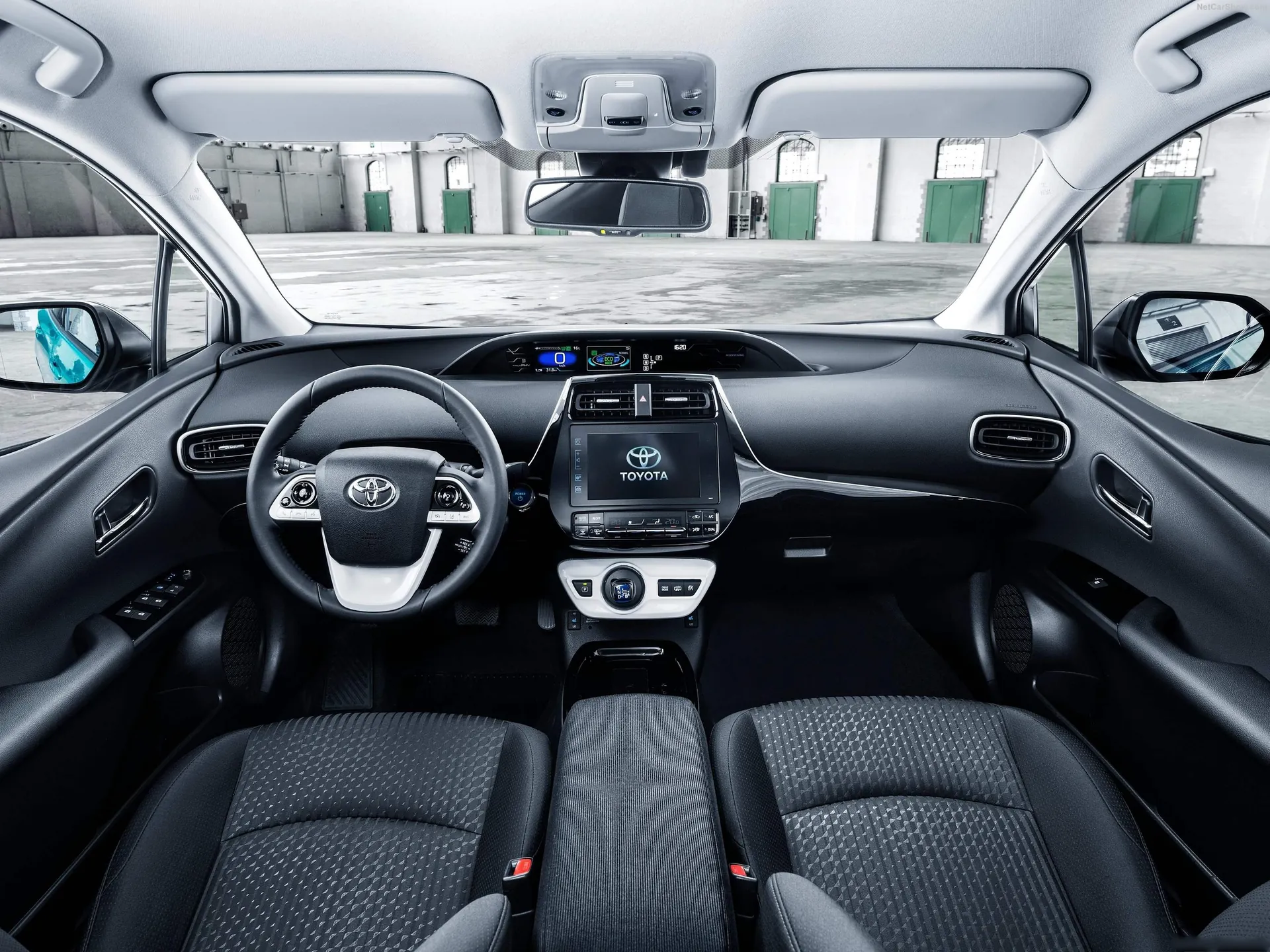 Toyota Prius Plug-in Hybrid (2017) – interiér