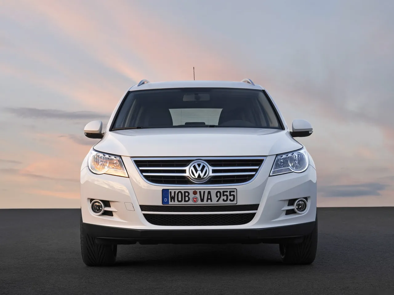 Volkswagen Tiguan (2008) - Front