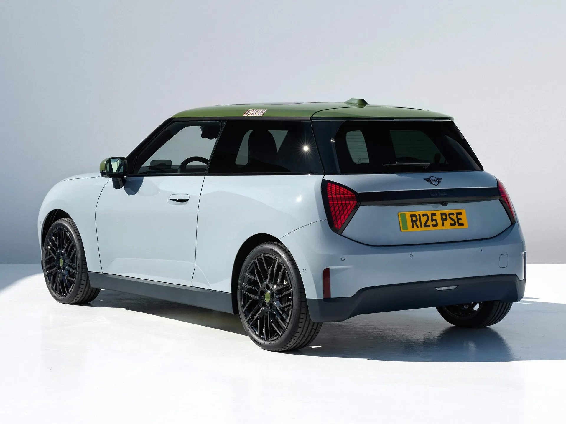 Mini Paul Smith Edition (2026) – zadní tříčtvrteční pohled