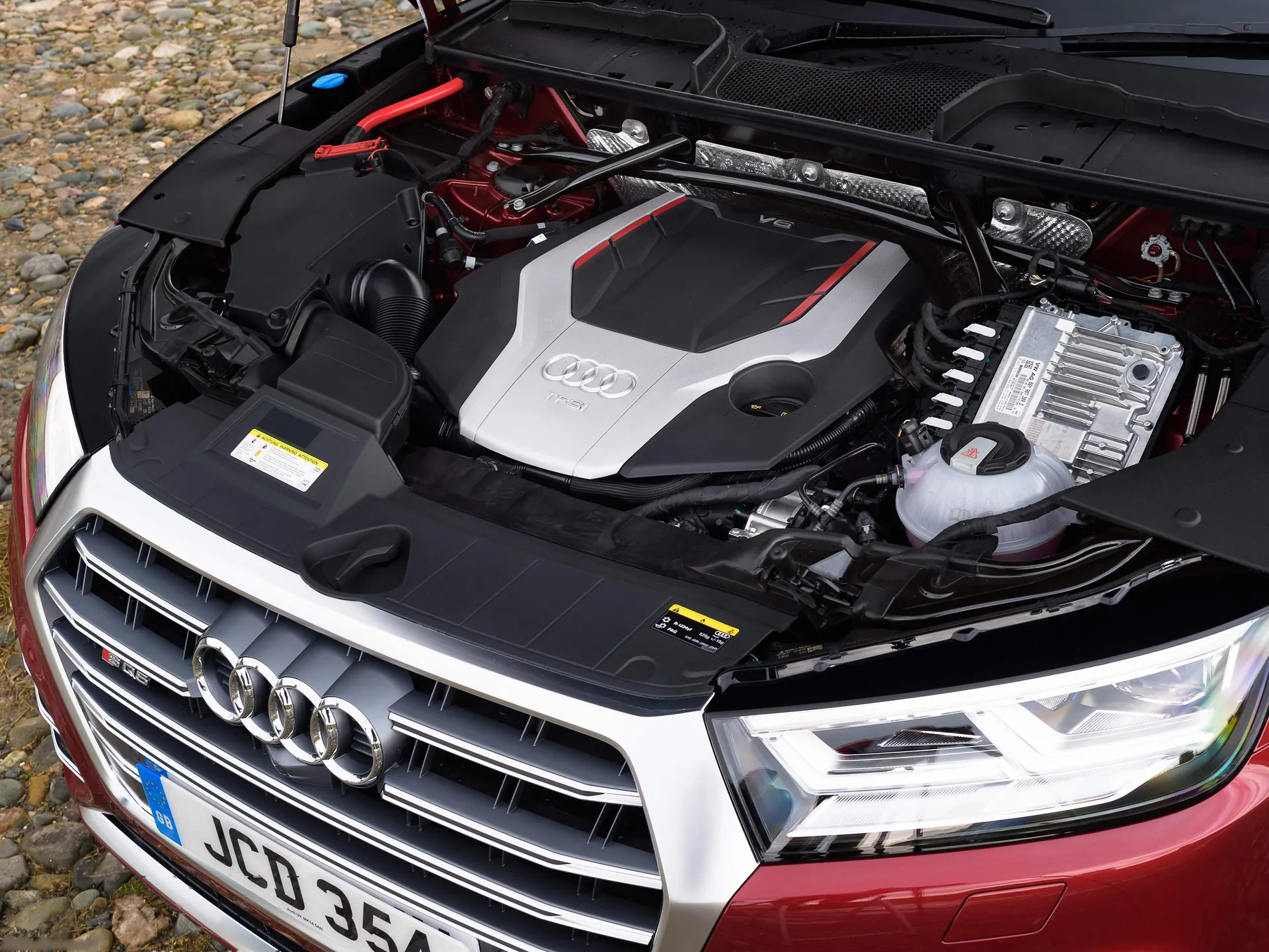 Audi SQ5 3.0 TFSI (2018) – motorový prostor