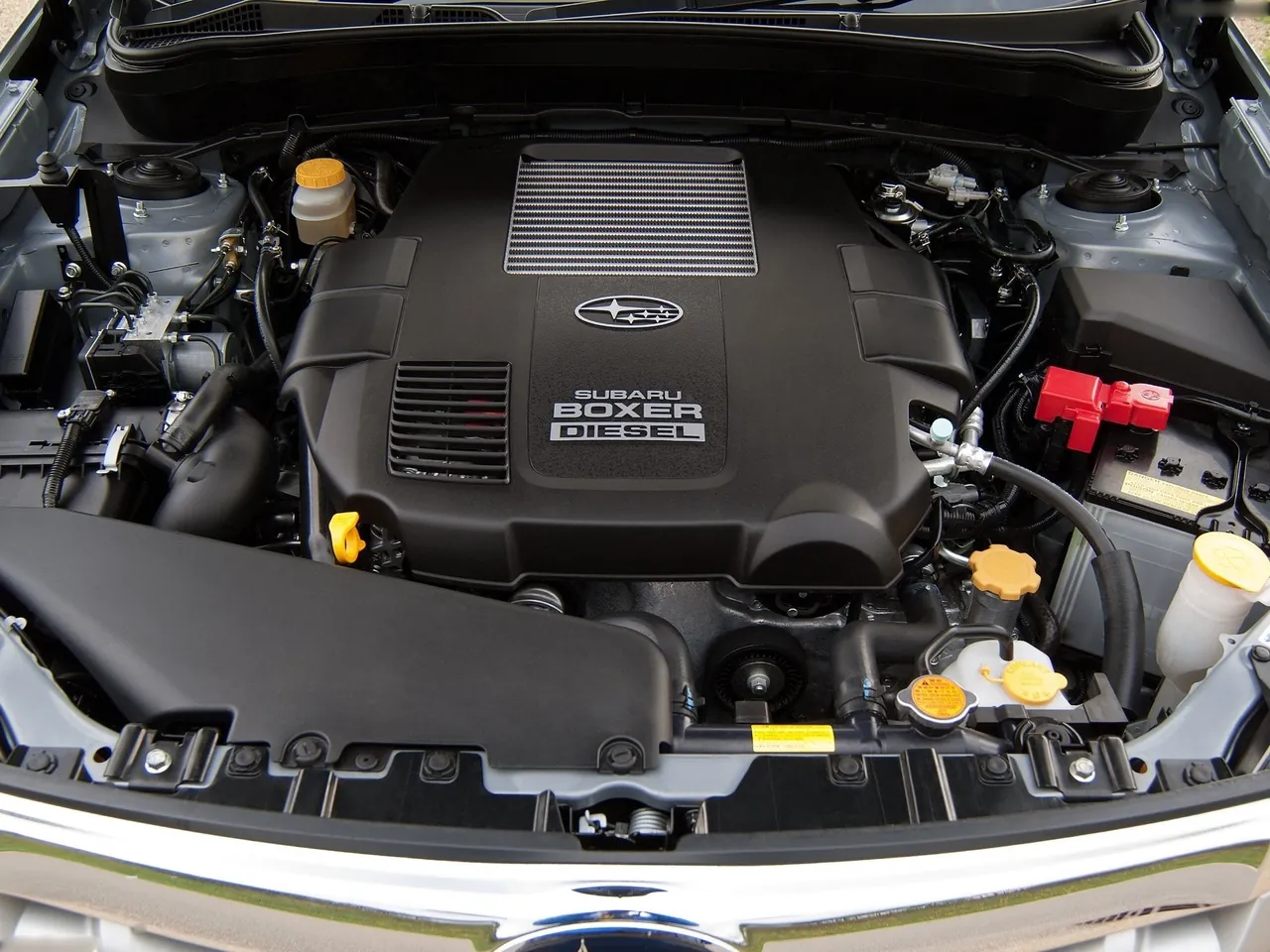 Subaru Forester (2011) – motorový prostor