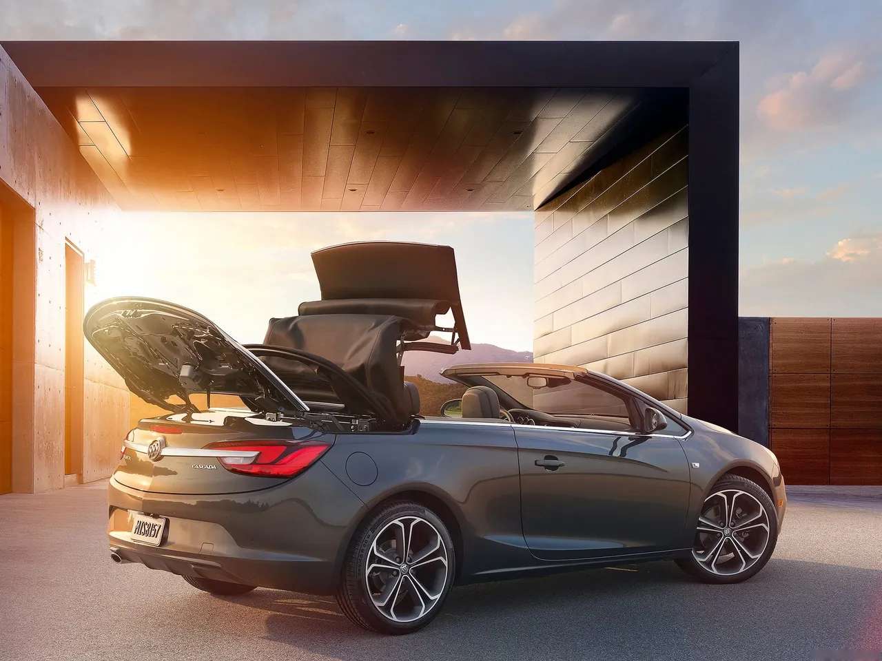 Buick Cascada (2016) – zadní tříčtvrteční pohled