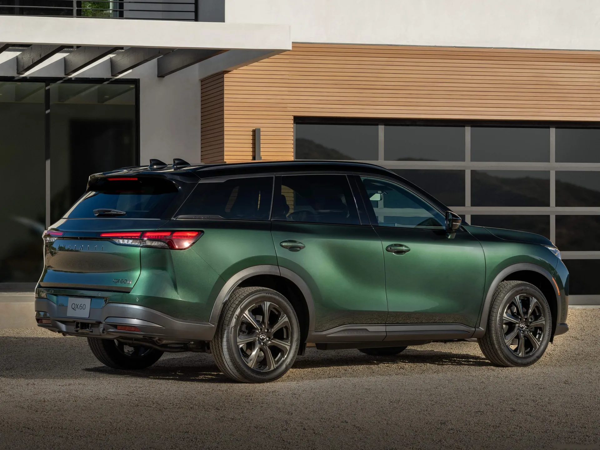 Infiniti QX60 (2026) – zadní tříčtvrteční pohled
