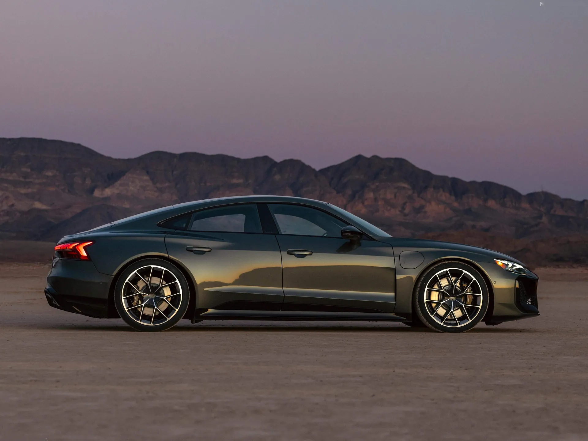 Audi RS e-tron GT performance [US] (2025) – boční profil