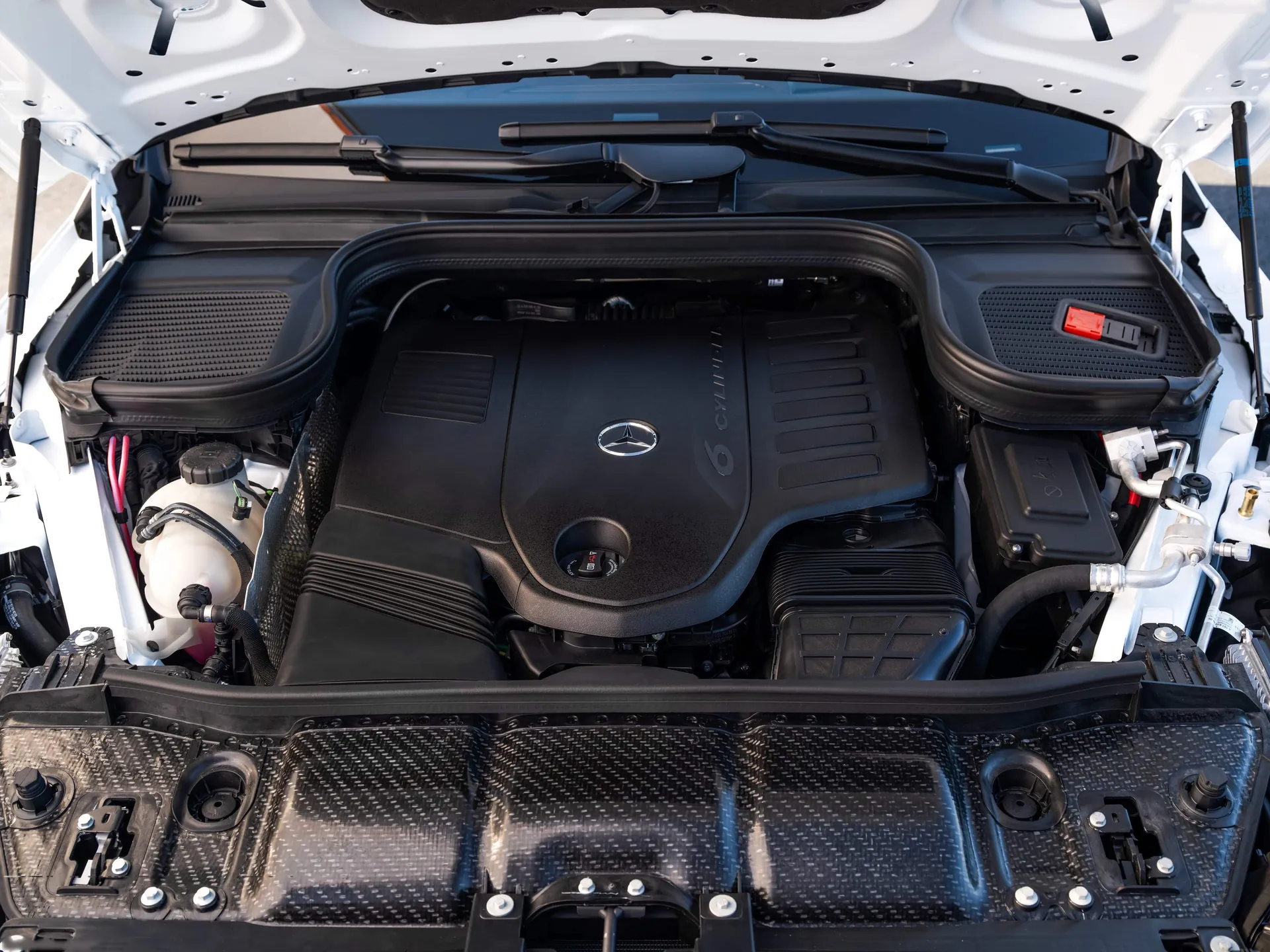 Mercedes-Benz GLE (2027) – motorový prostor
