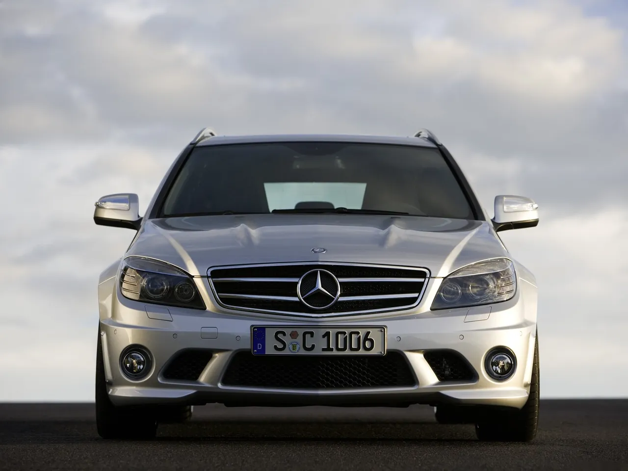 Mercedes-Benz C63 AMG Estate (2008) – zepředu