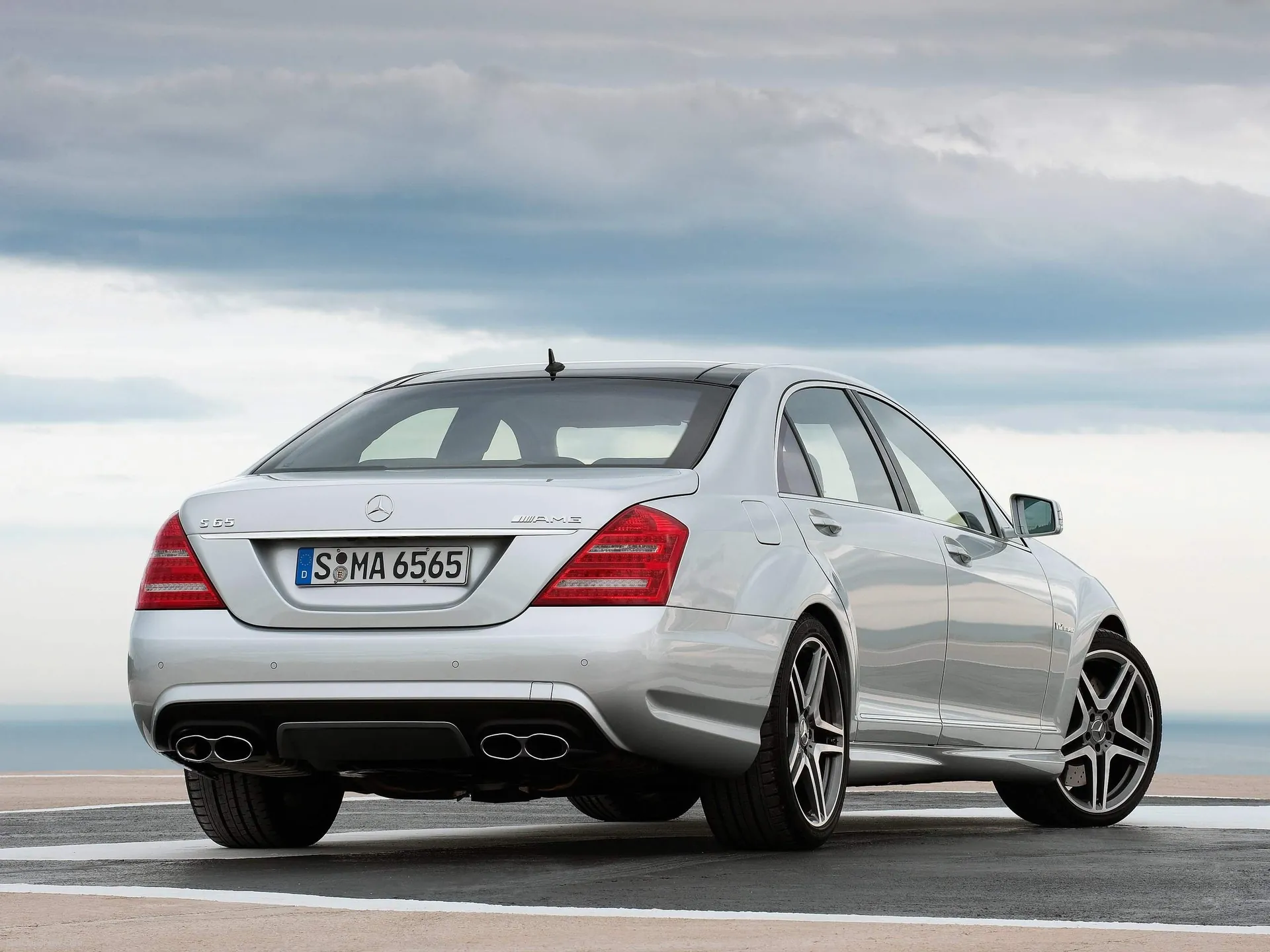 Mercedes-Benz S65 AMG (2010) - Rear Three-Quarter