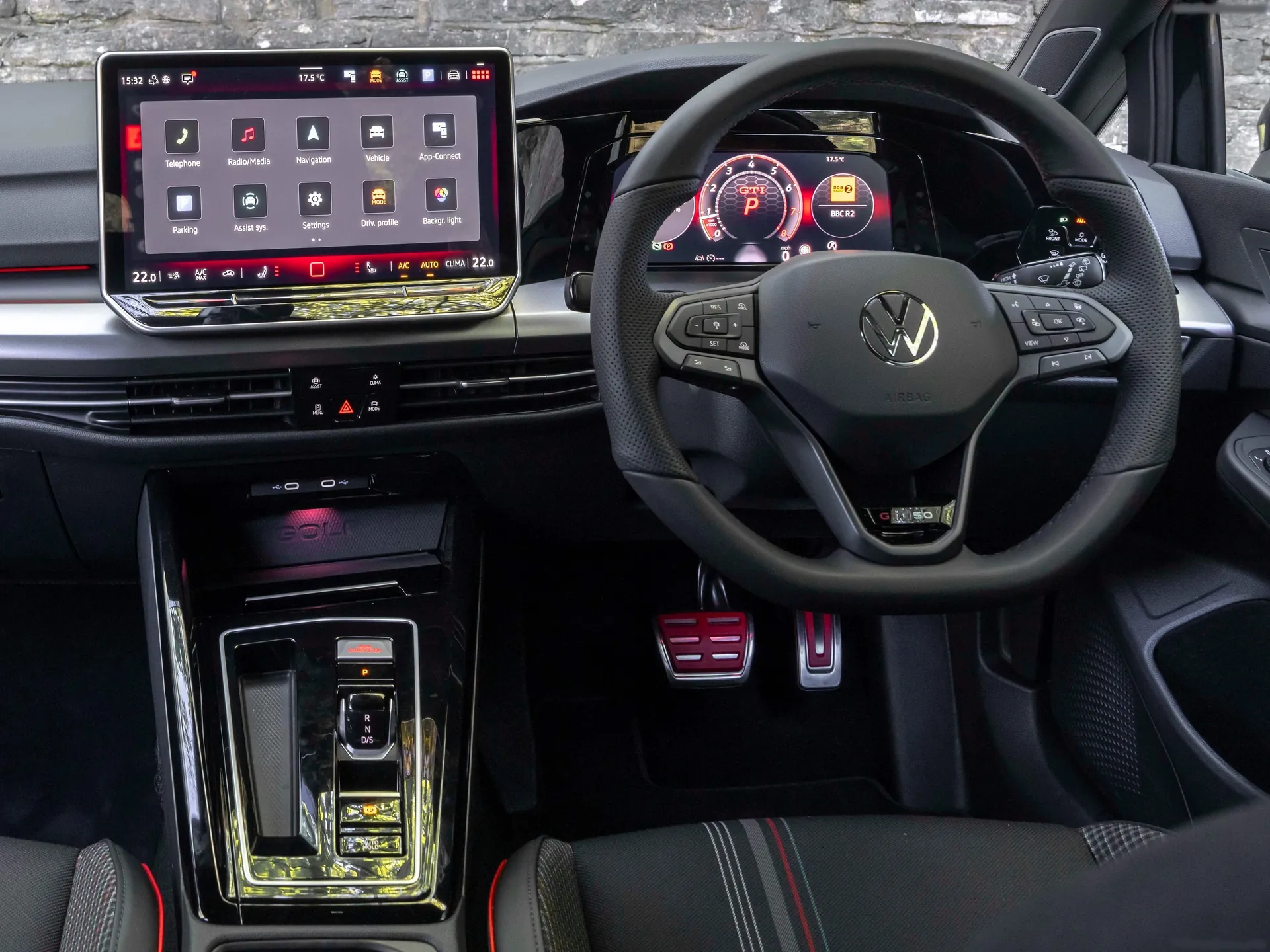Volkswagen Golf GTI Edition 50 [UK] (2026) – interiér