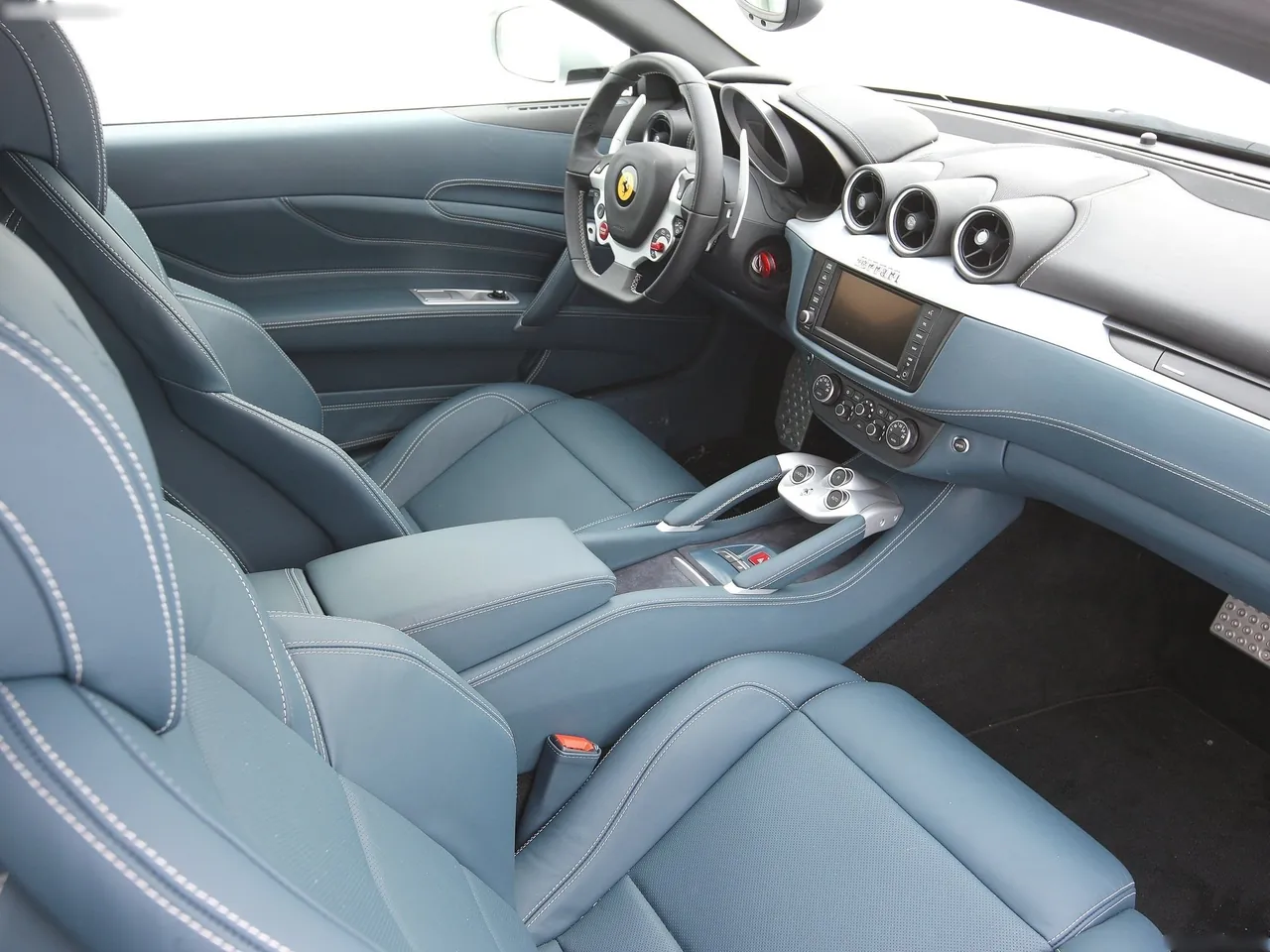 Ferrari FF Silver (2012) - Interior