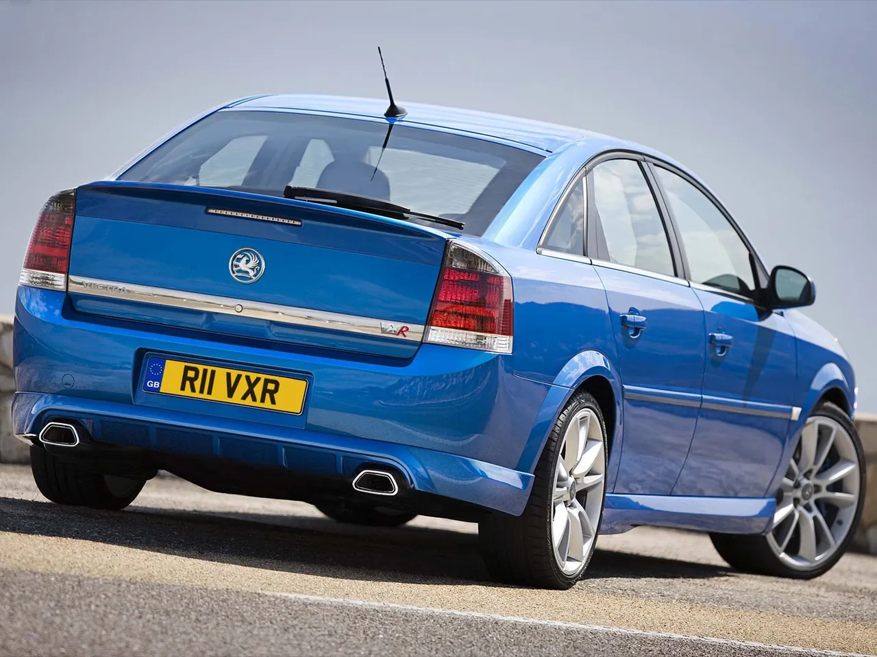 Vauxhall Vectra VXR (2006) – zadní tříčtvrteční pohled