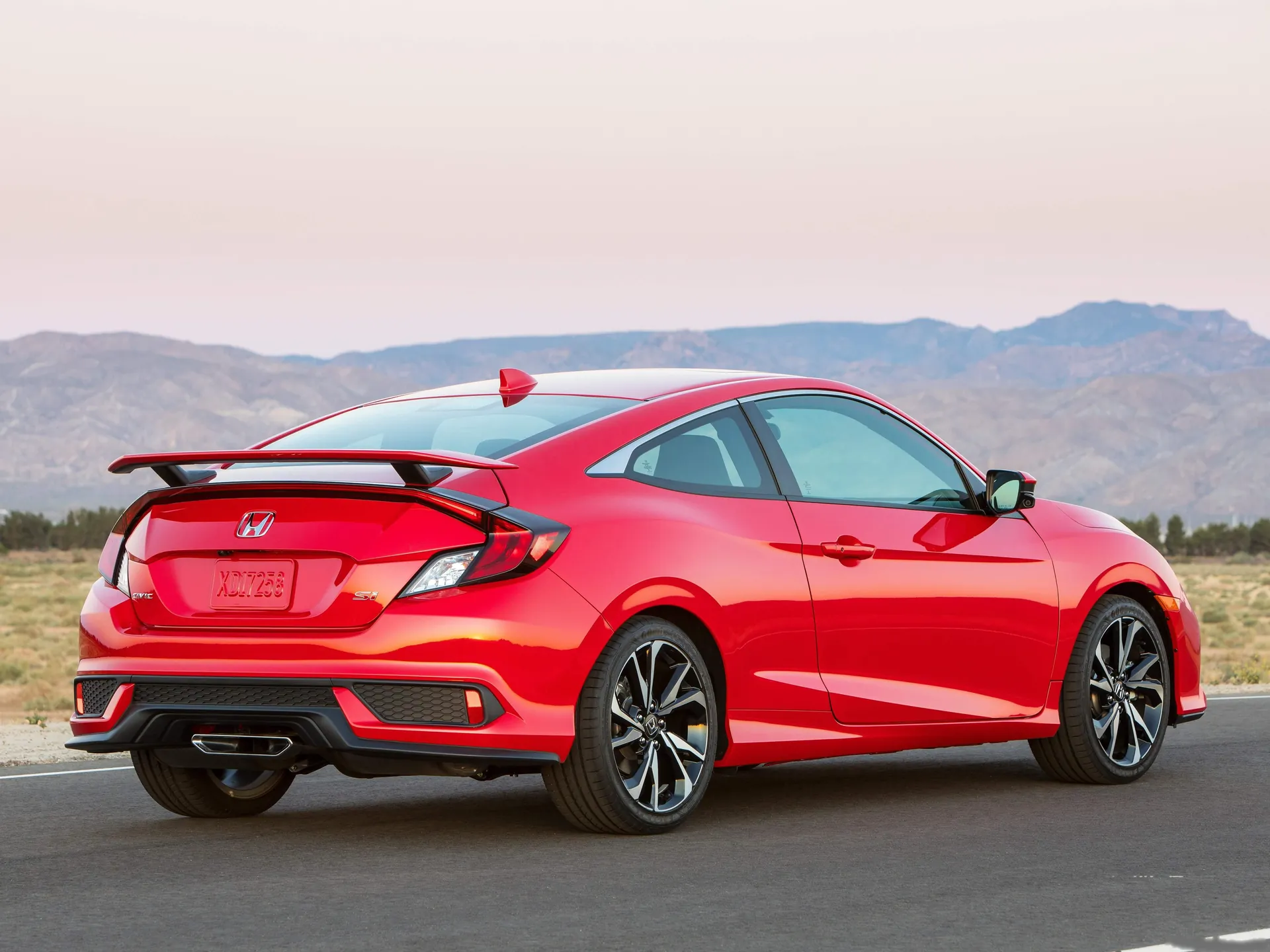 Honda Civic Si Coupe (2017) - Rear Three-Quarter