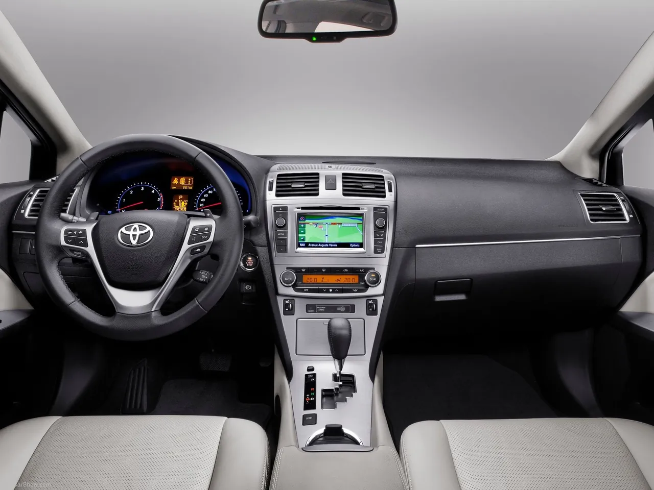 Toyota Avensis (2012) – interiér