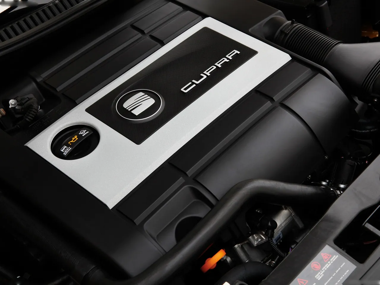 Seat Leon Cupra (2010) – motorový prostor