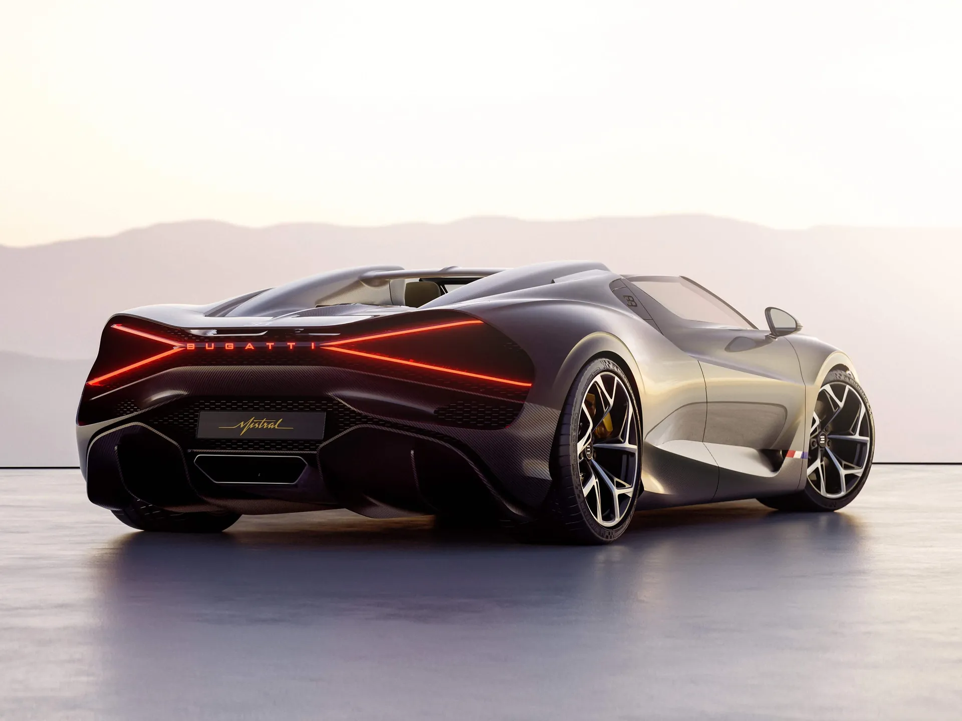 Bugatti W16 Mistral (2024) – zadní tříčtvrteční pohled