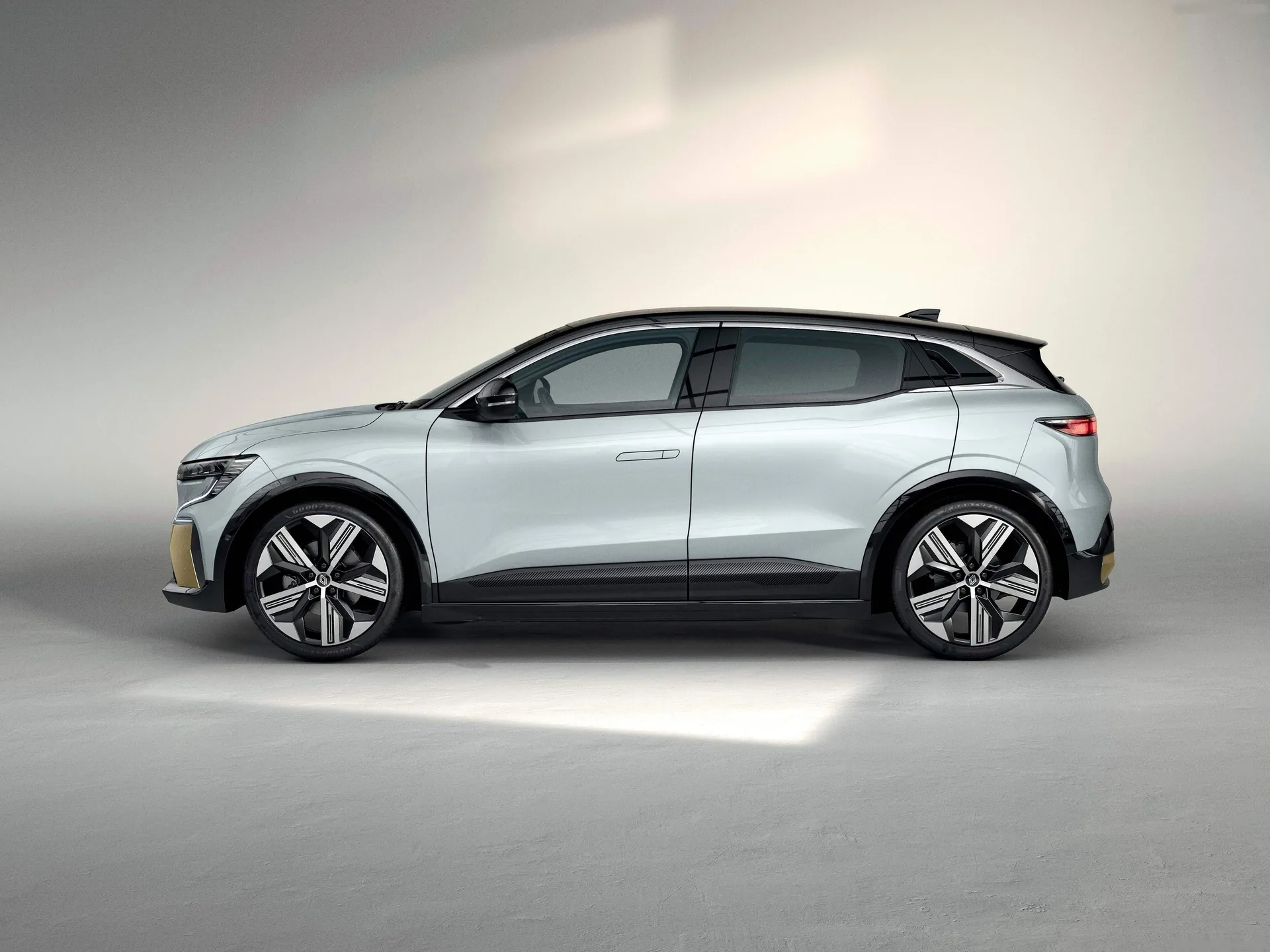 Renault Megane E-Tech (2022) – boční profil