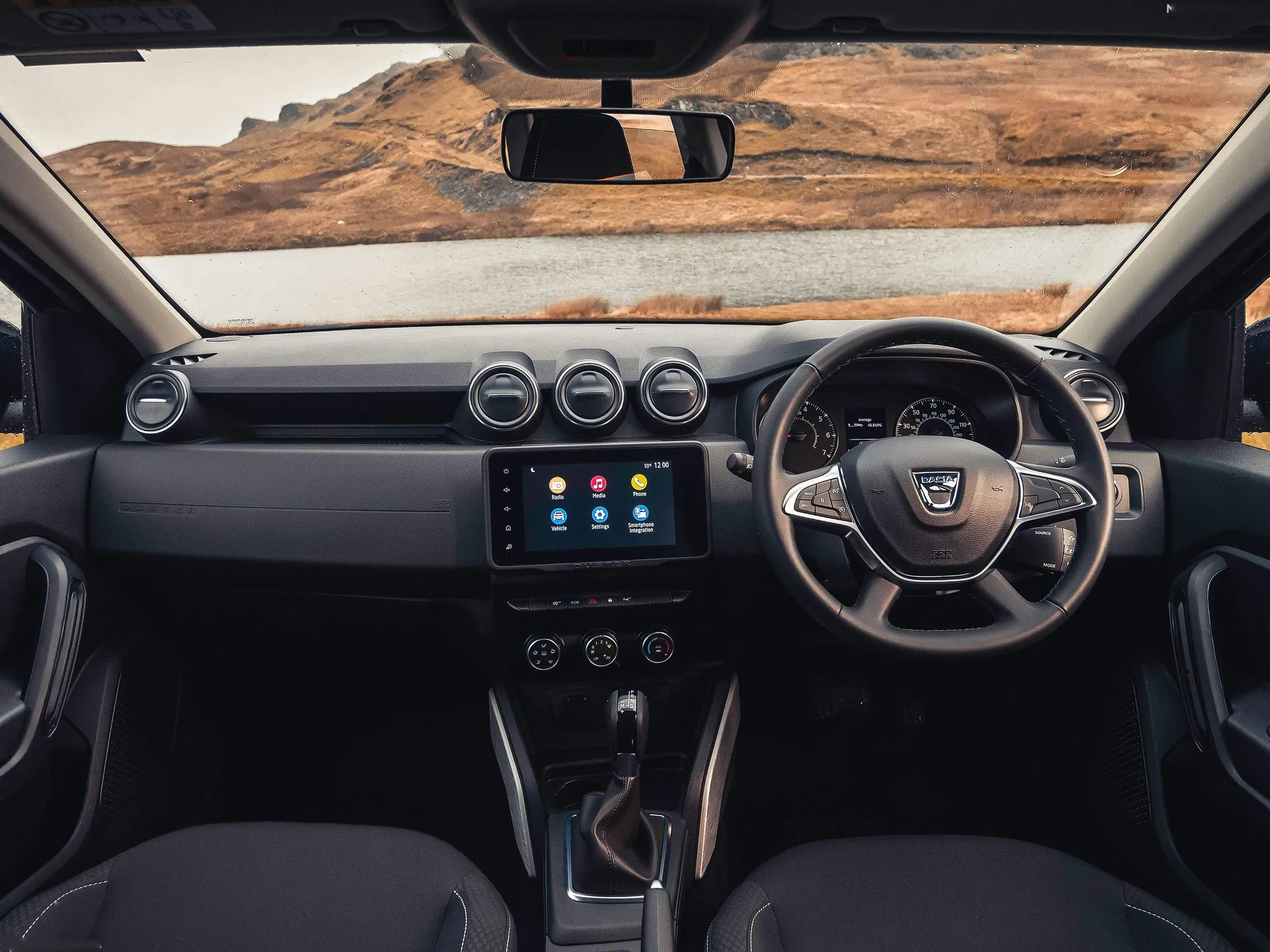 Dacia Duster [UK] (2022) – interiér