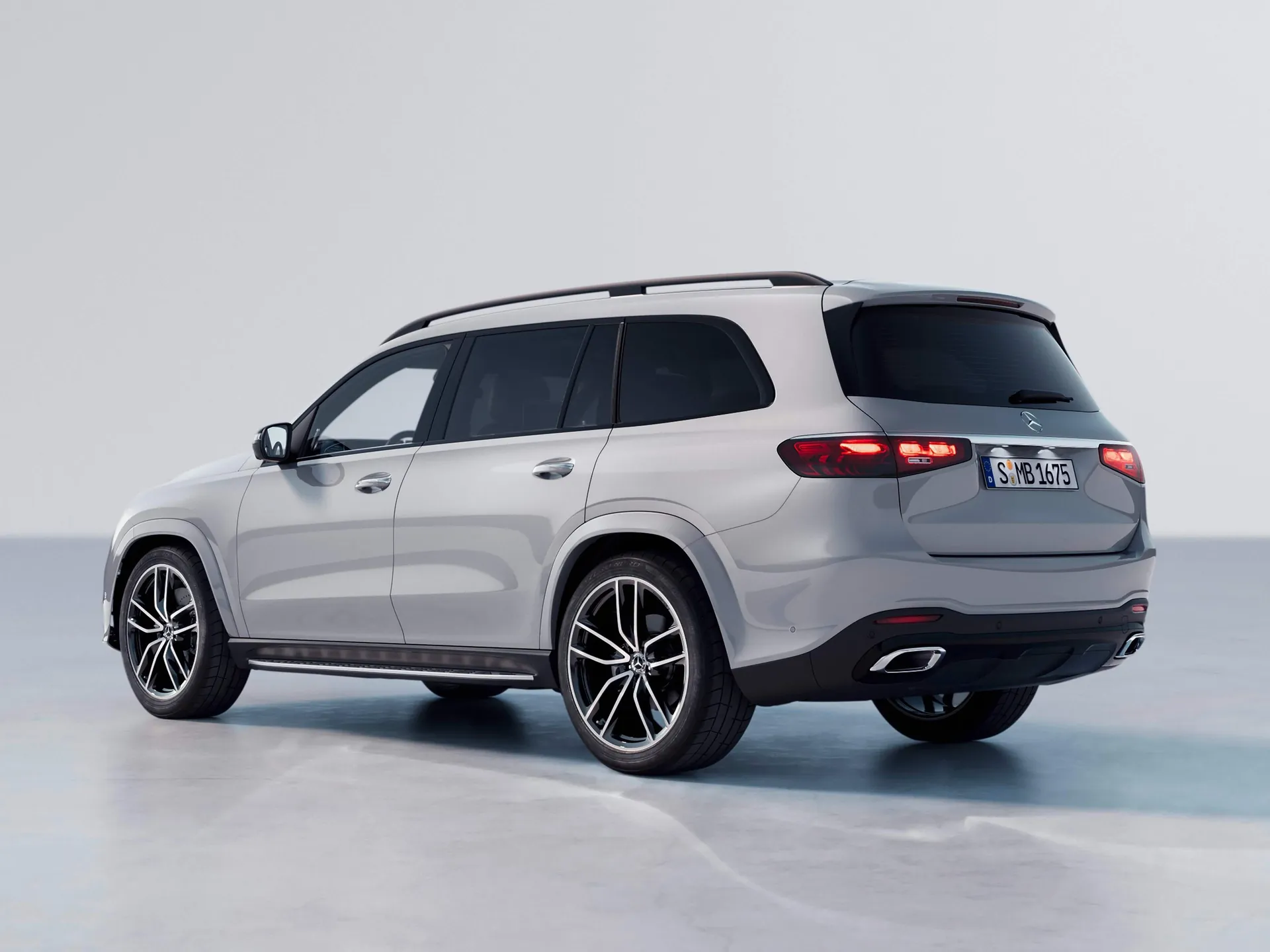 Mercedes-Benz GLS (2024) – zadní tříčtvrteční pohled