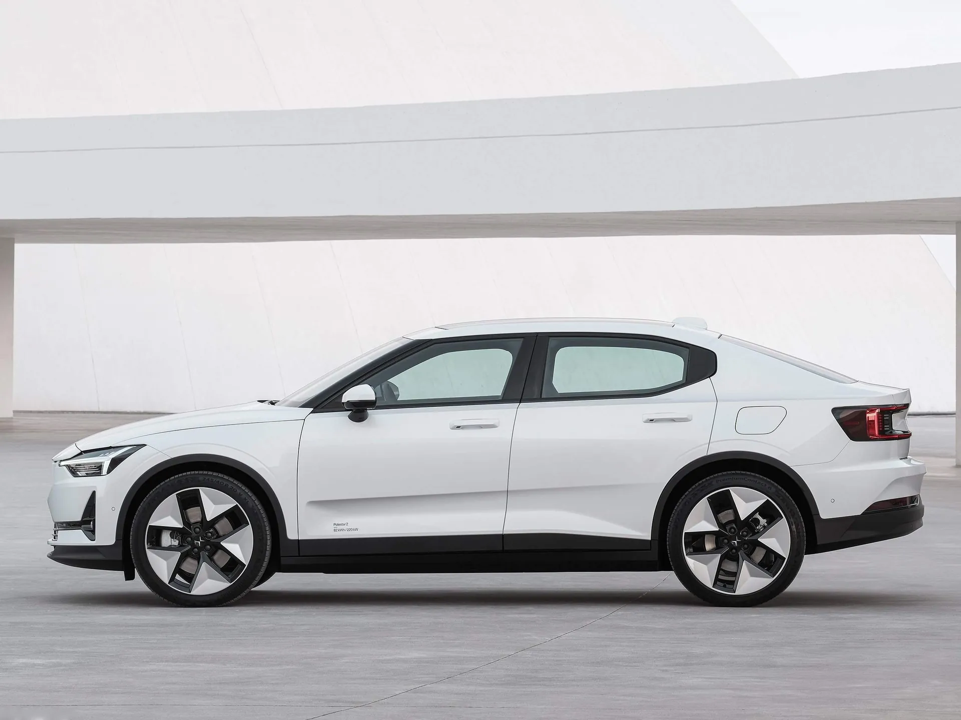 Polestar 2 (2024) – boční profil