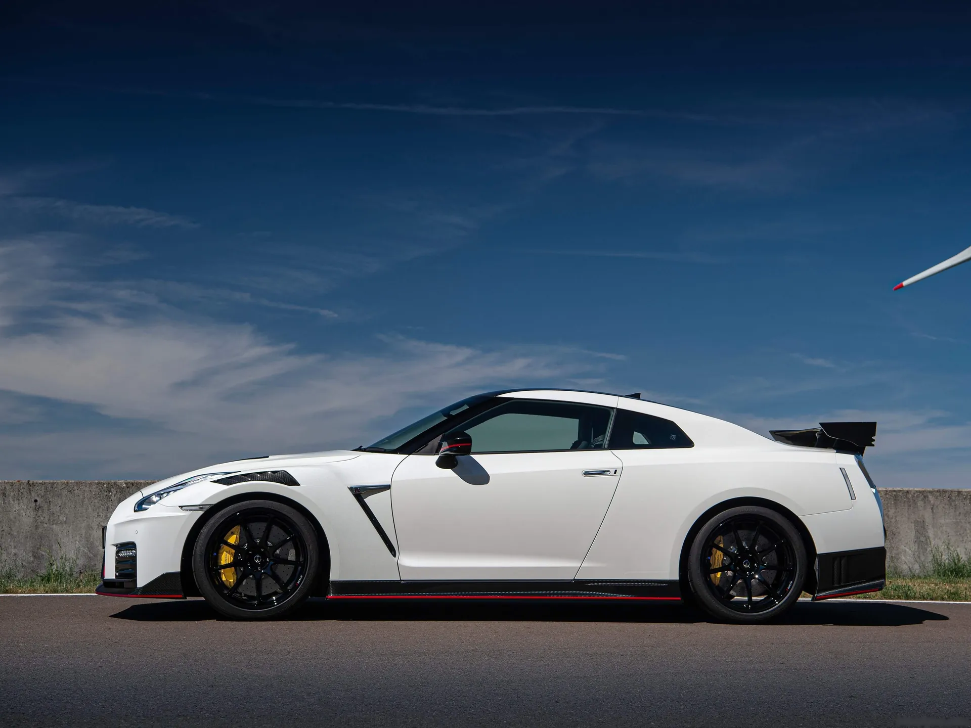 Nissan GT-R Nismo (2020) - Side Profile