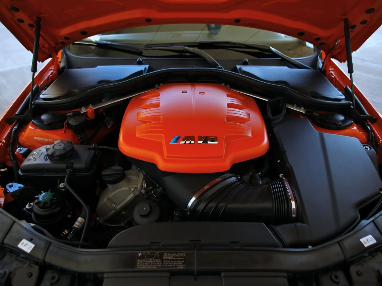 BMW M3 GTS (2011) – motorový prostor