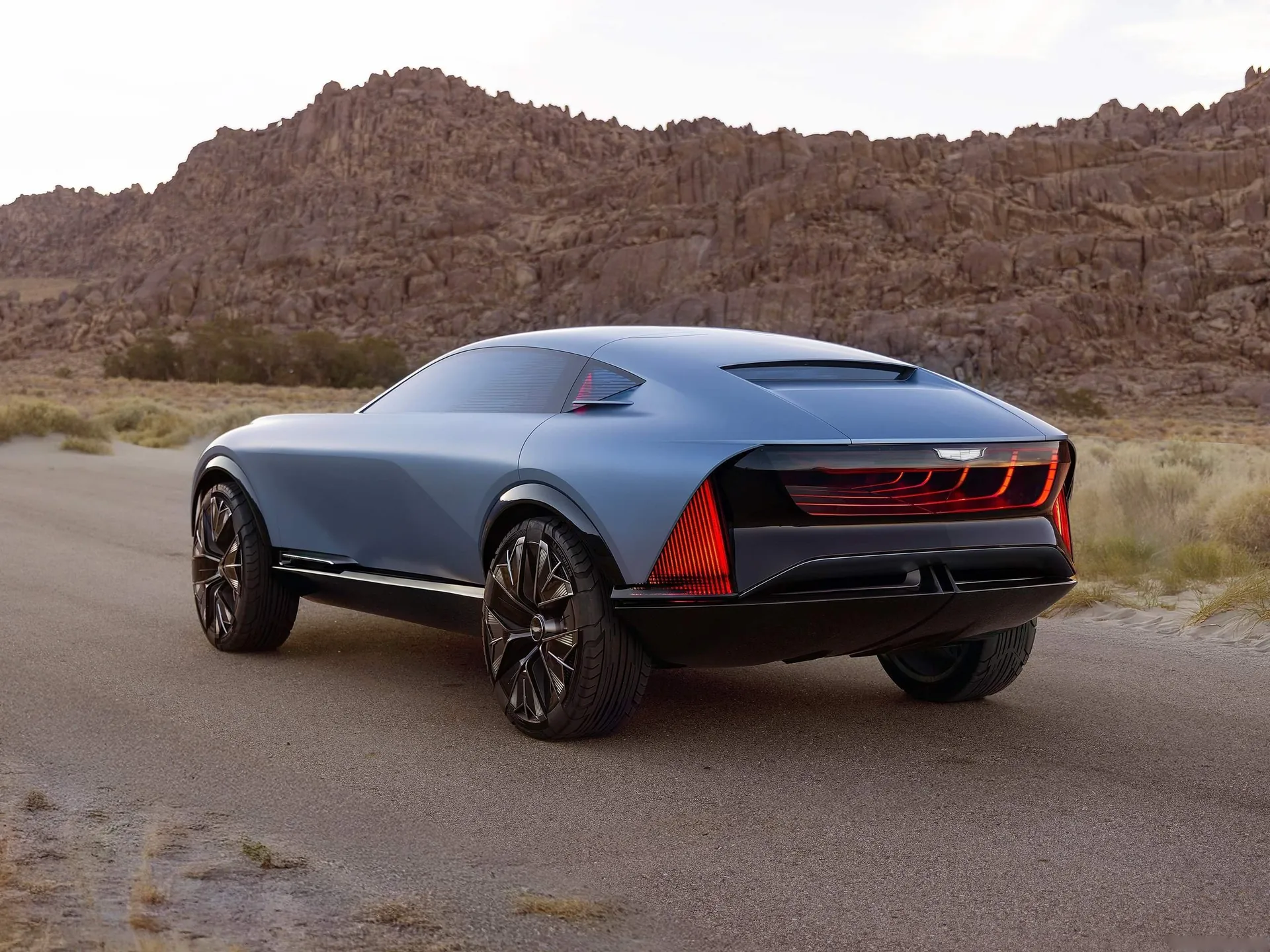Cadillac Elevated Velocity Concept (2025) – zadní tříčtvrteční pohled