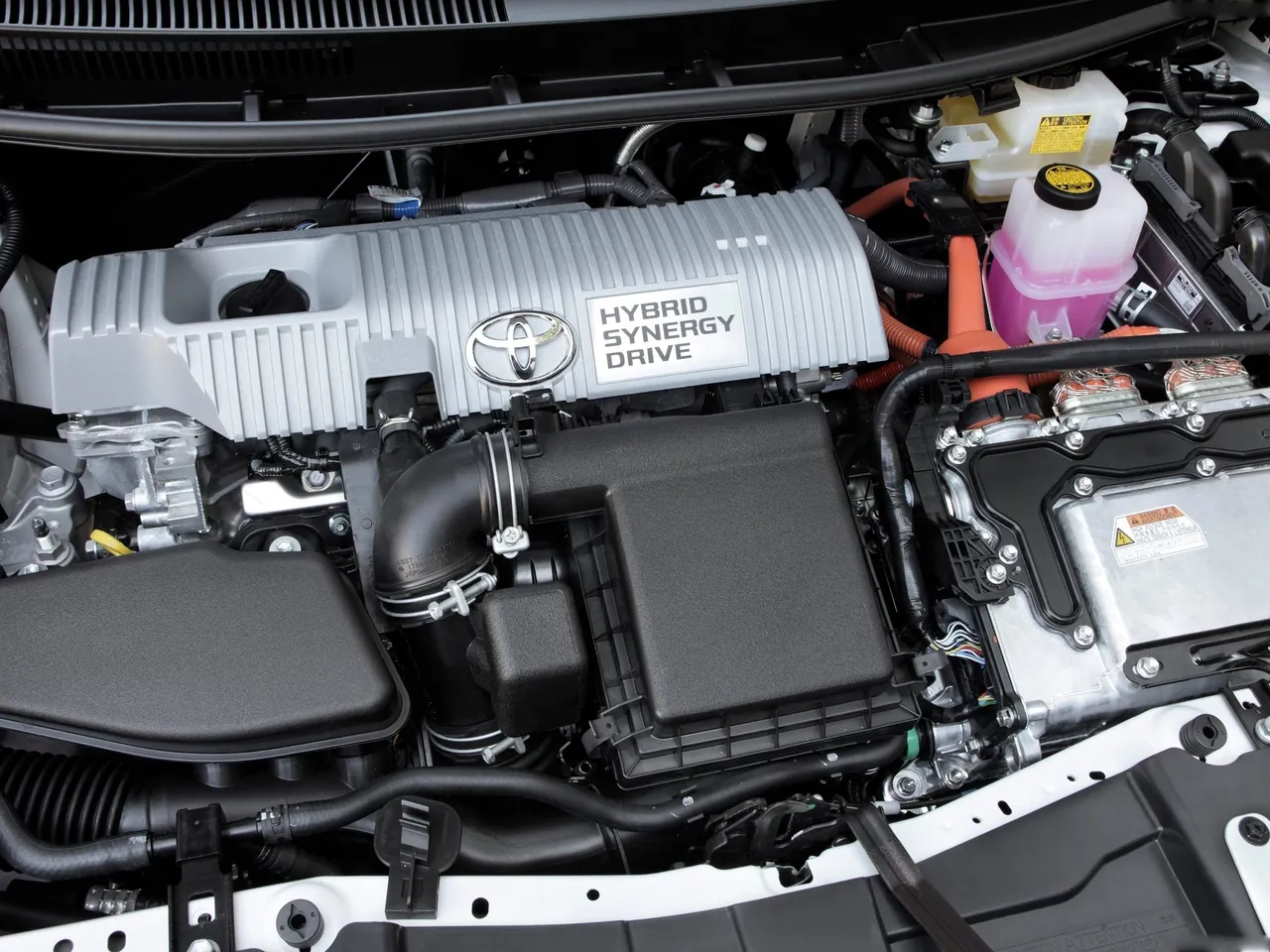Toyota Auris HSD (2011) – motorový prostor