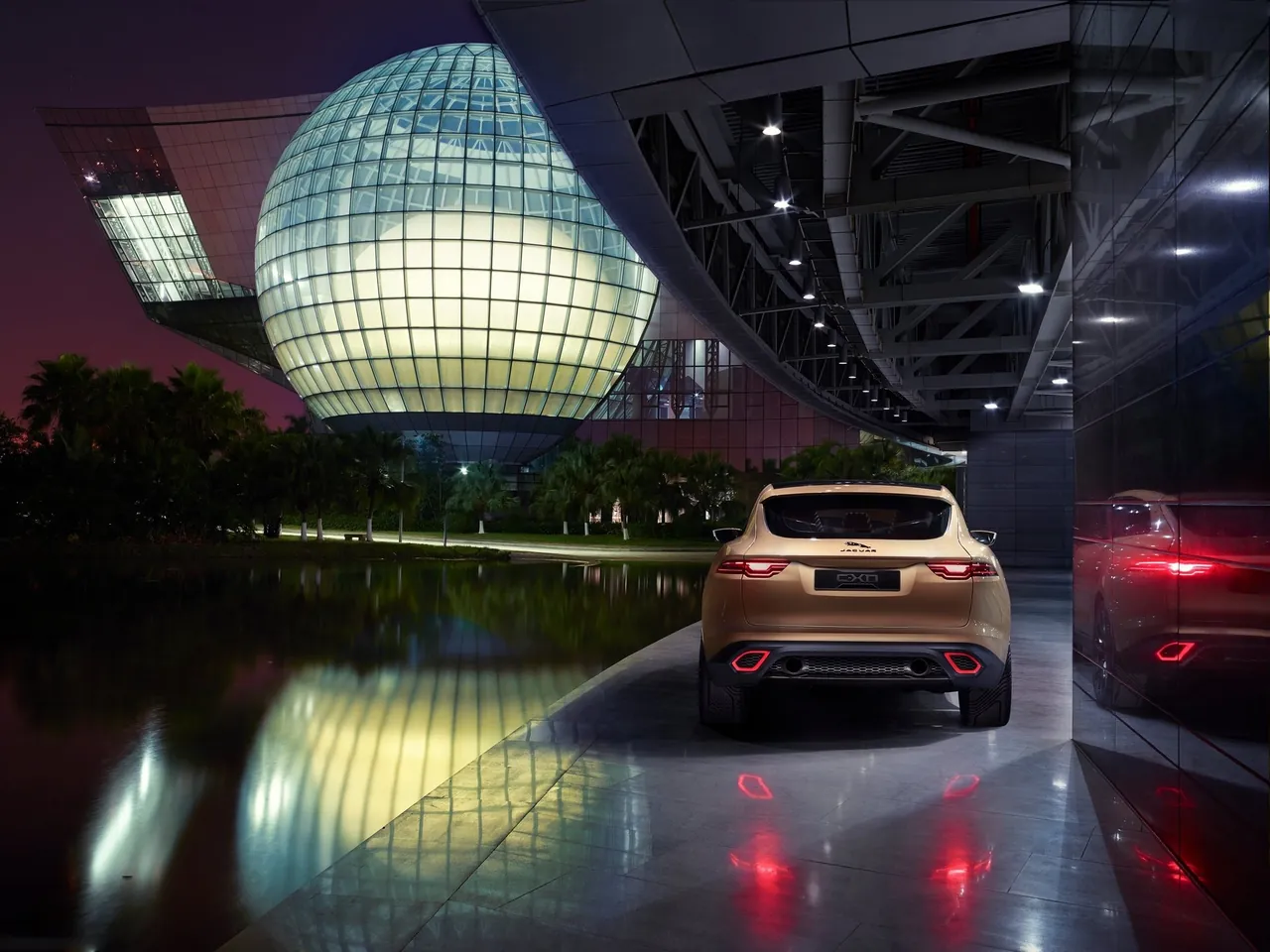 Jaguar C-X17 5-Seater Concept (2013) – zezadu