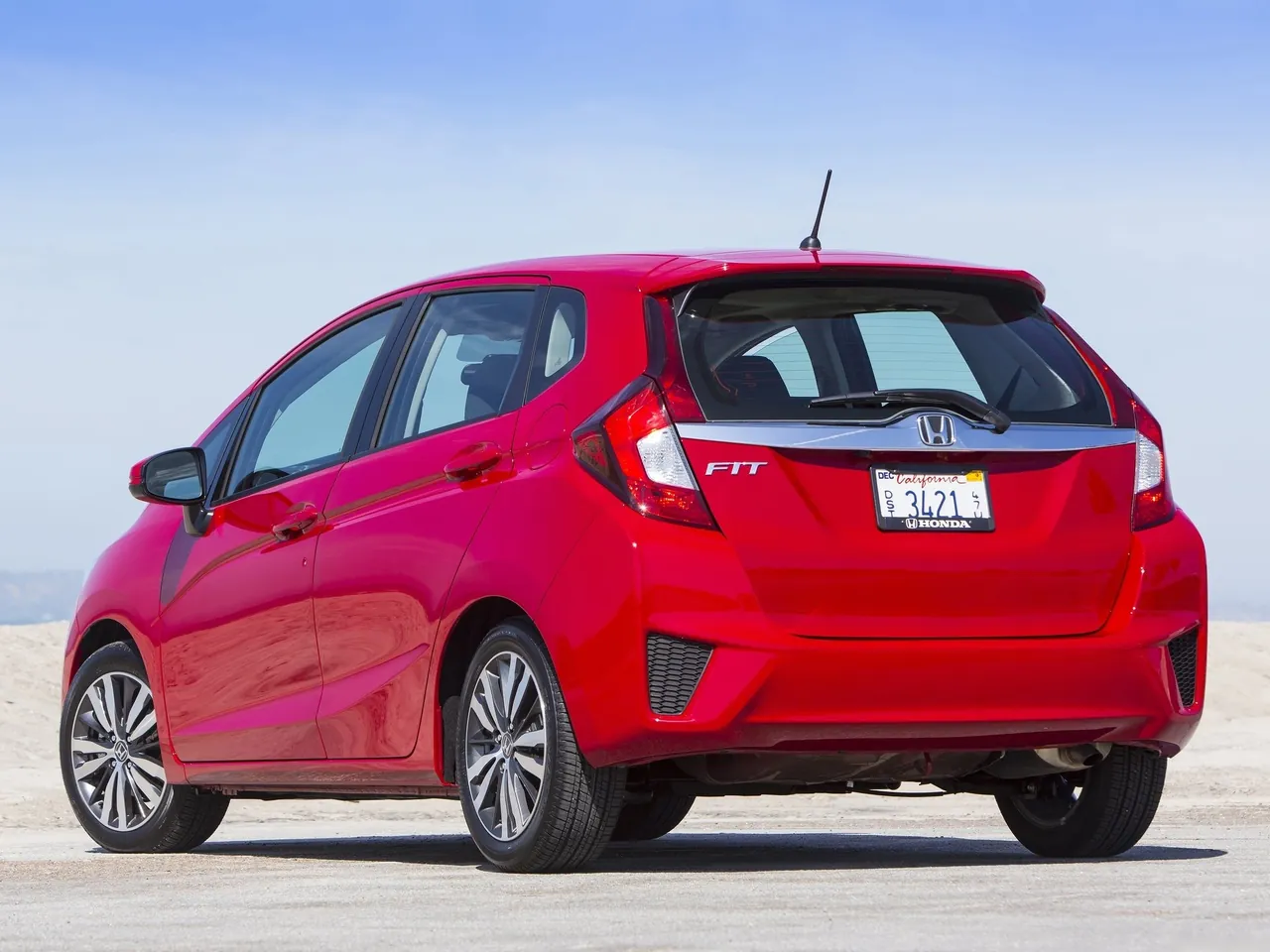 Honda Fit (2015) – zadní tříčtvrteční pohled