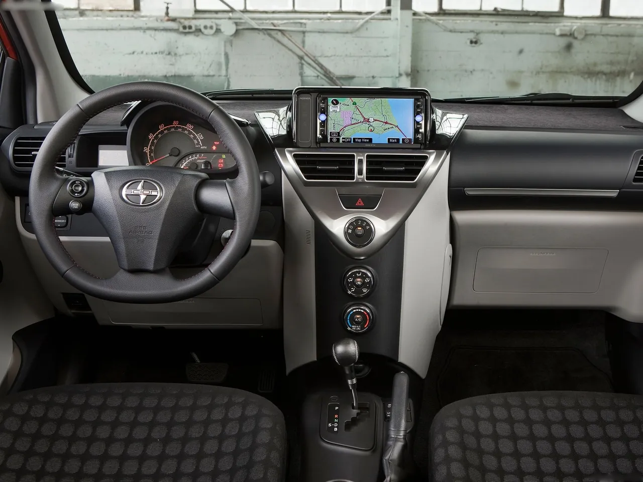 Scion iQ (2012) – interiér