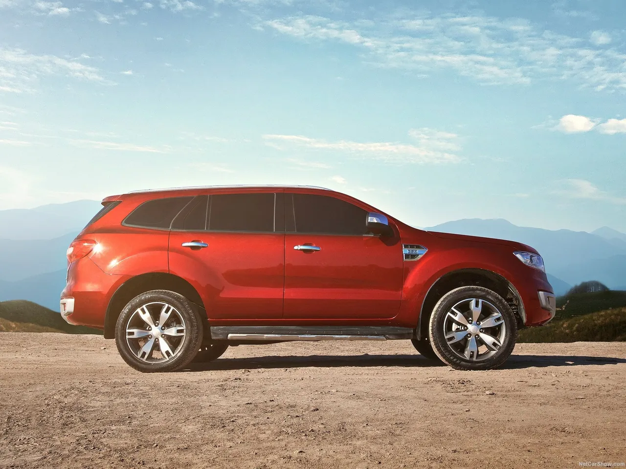 Ford Everest (2016) – boční profil