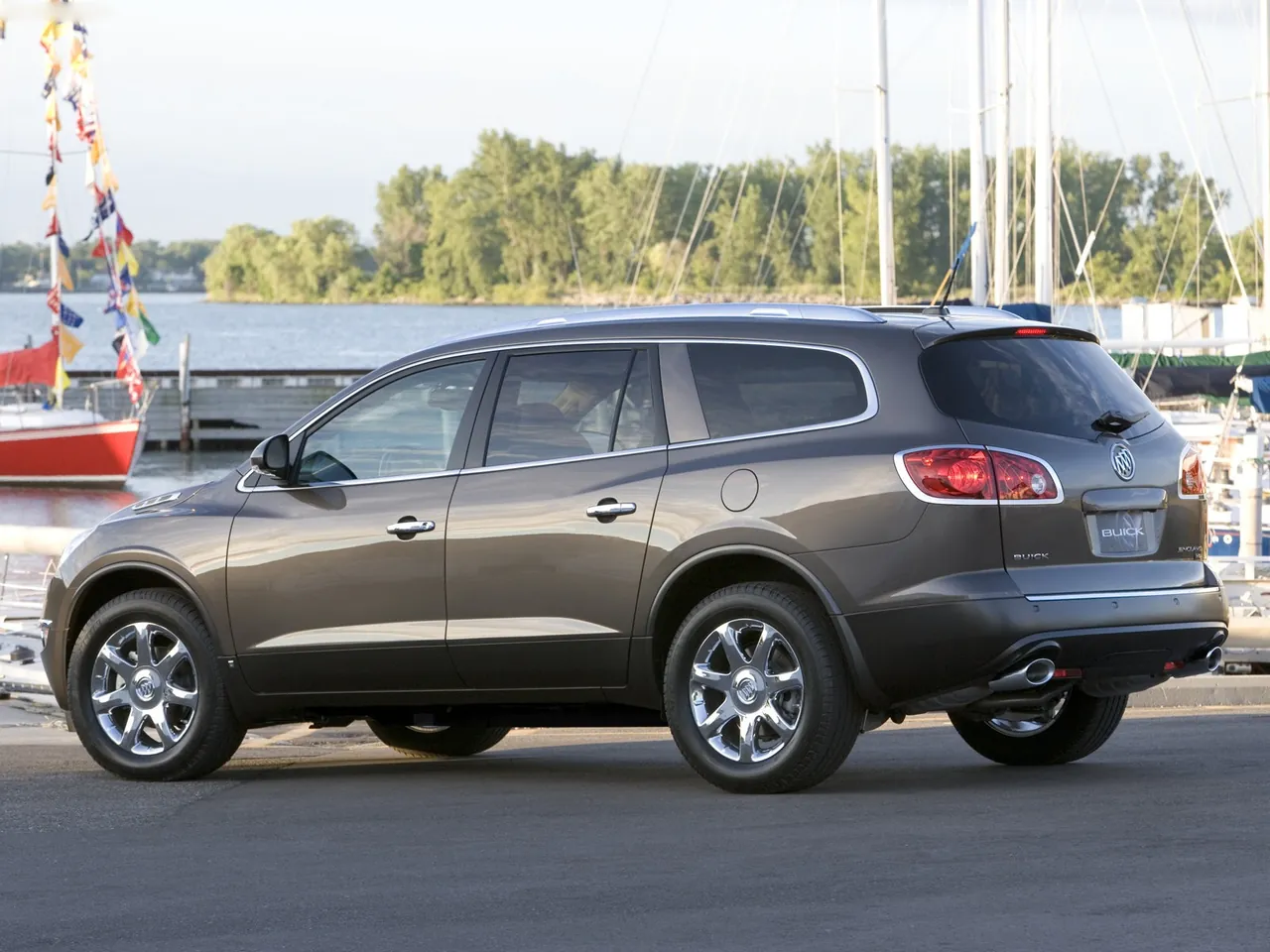 Buick Enclave (2008) – zadní tříčtvrteční pohled