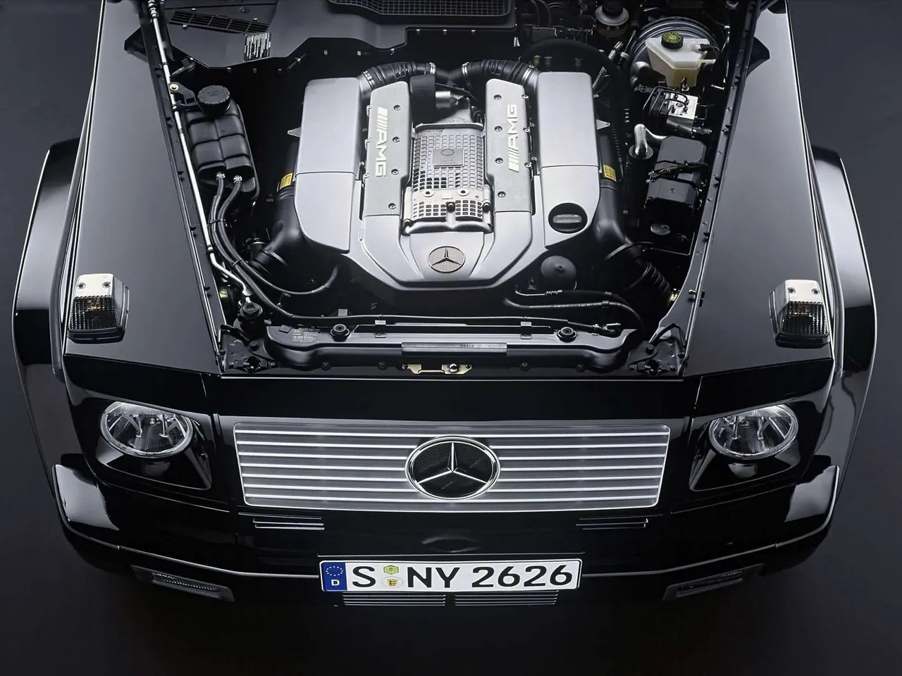Mercedes-Benz G55 AMG Kompressor (2004) - Engine Bay