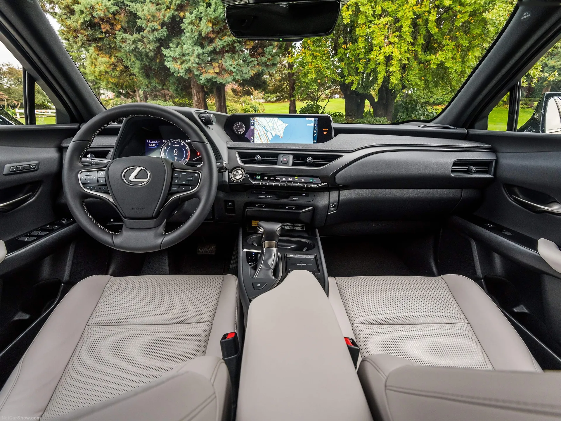 Lexus UX [US] (2019) – interiér
