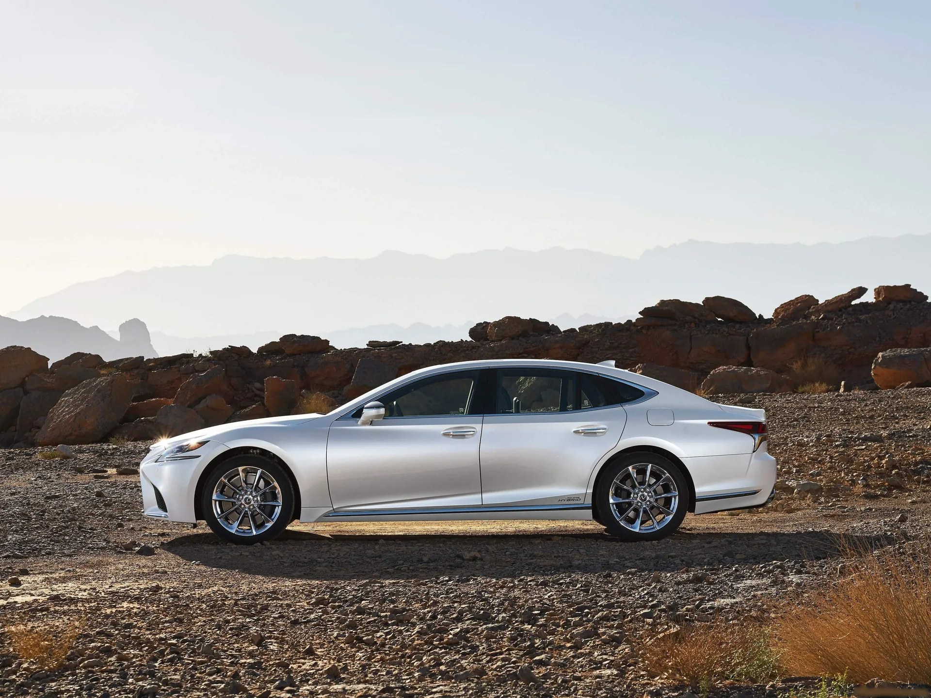 Lexus LS 500h (2018) – boční profil