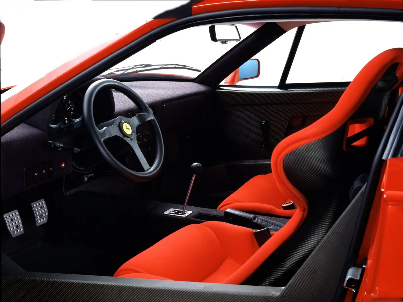 Ferrari F40 (1987) – interiér