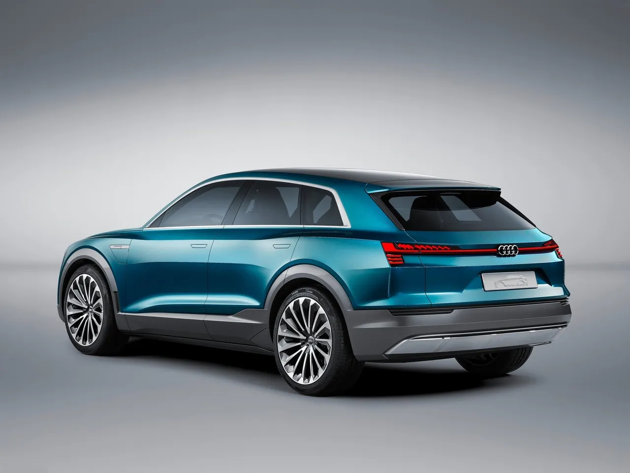 Audi e-tron quattro Concept (2015) – zadní tříčtvrteční pohled