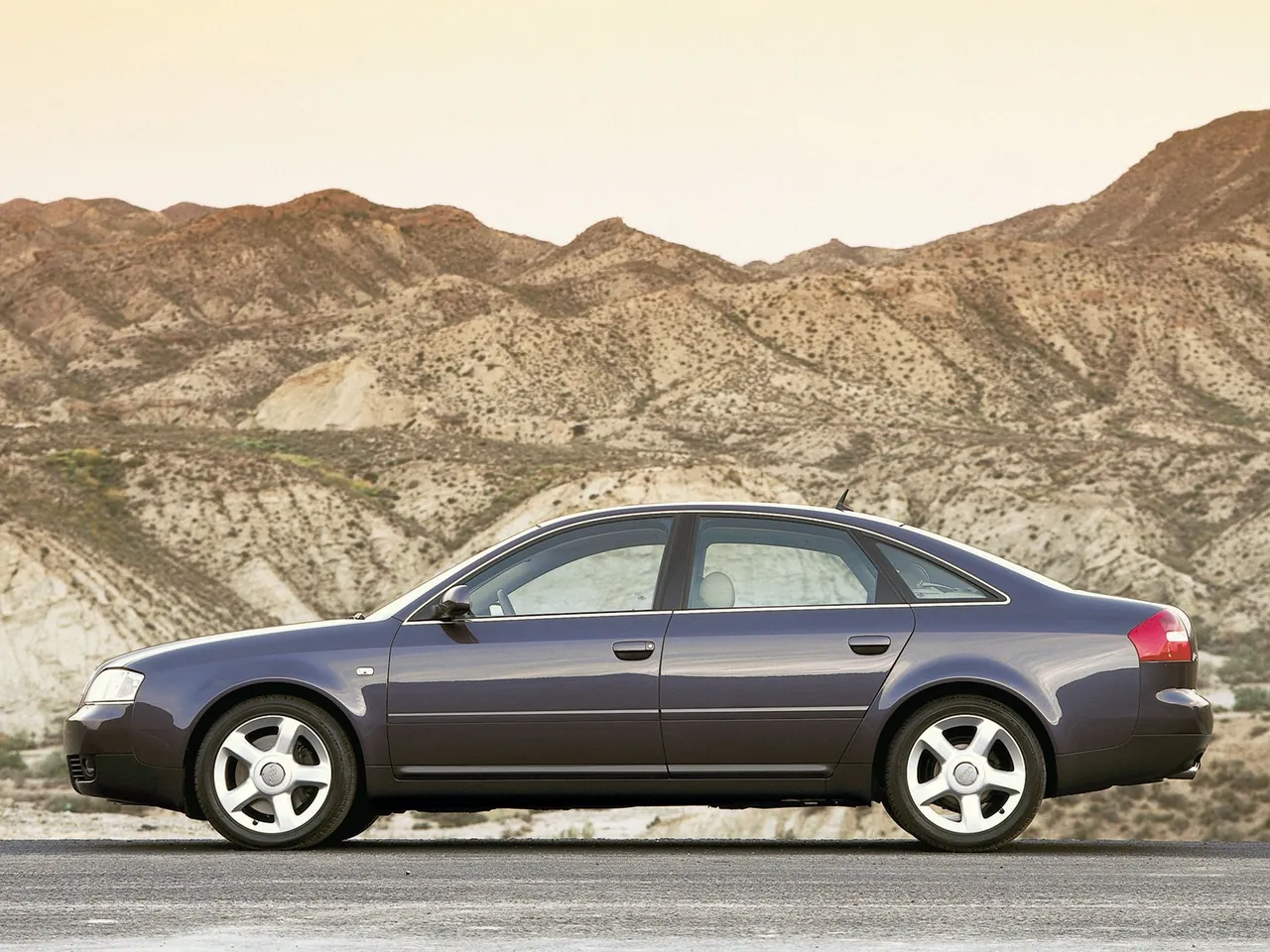 Audi A6 (2001) – boční profil