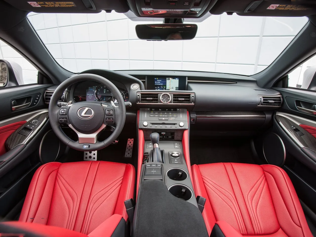 Lexus RC F (2015) – interiér