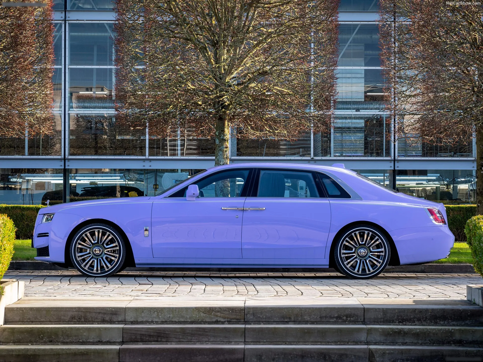 Rolls-Royce Ghost Extended Expressionism (2024) – boční profil