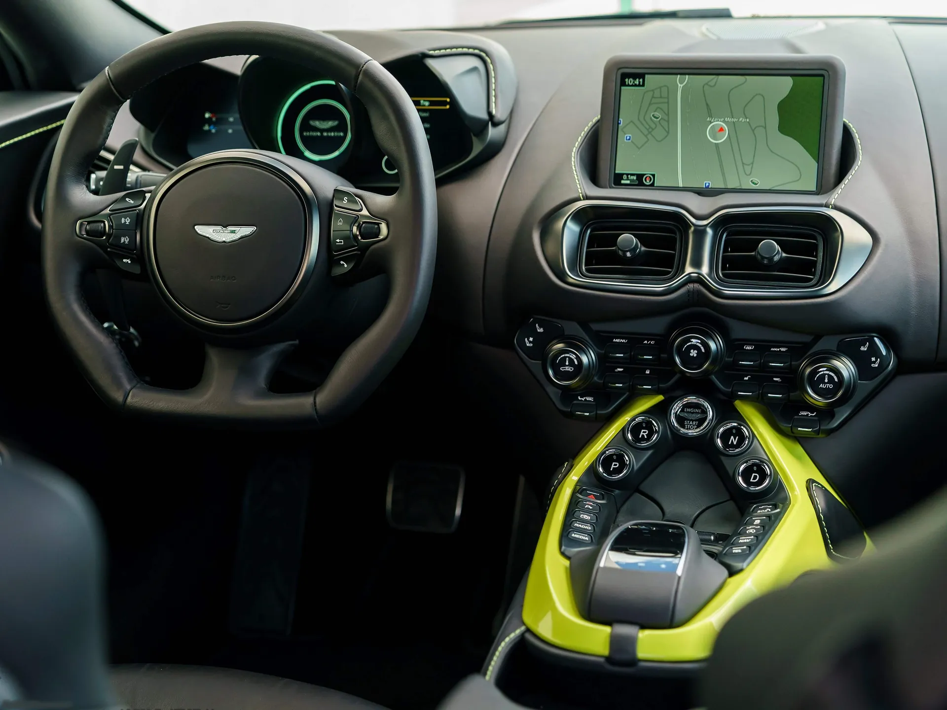 Aston Martin Vantage Onyx Black (2019) - Interior