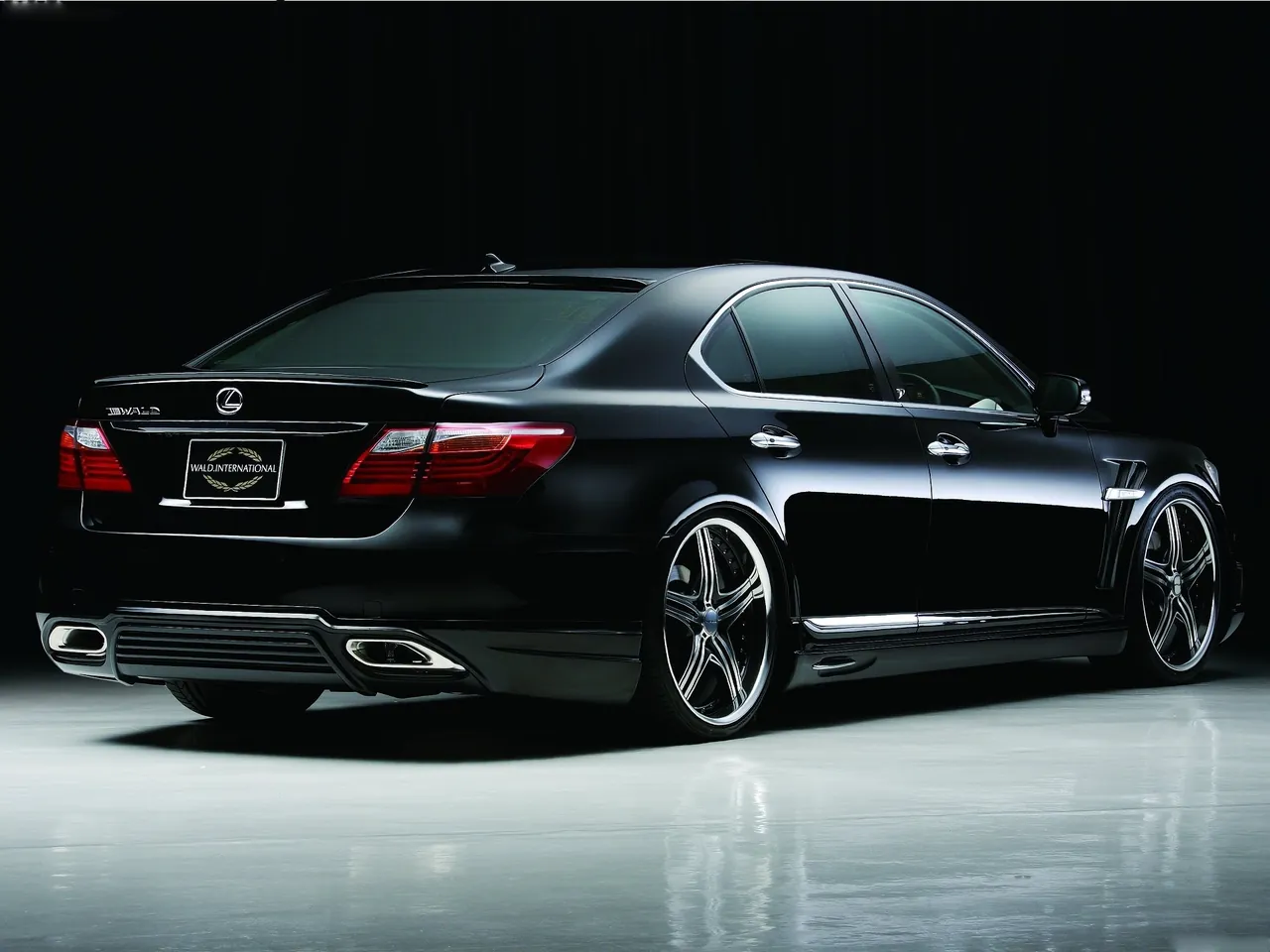 Wald Lexus LS460 (2010) – zadní tříčtvrteční pohled