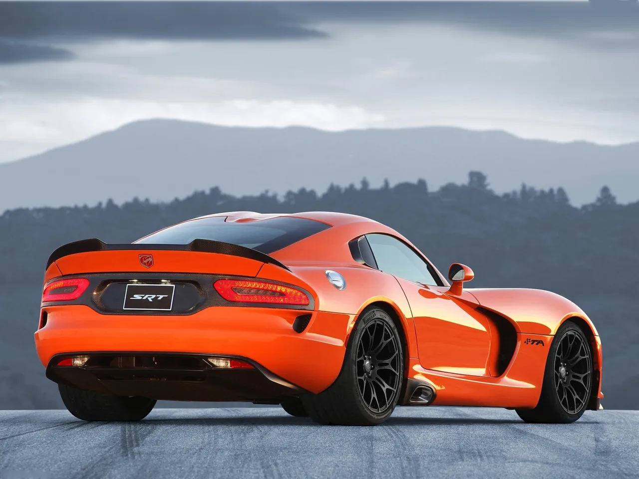 SRT Viper TA (2014) – zadní tříčtvrteční pohled
