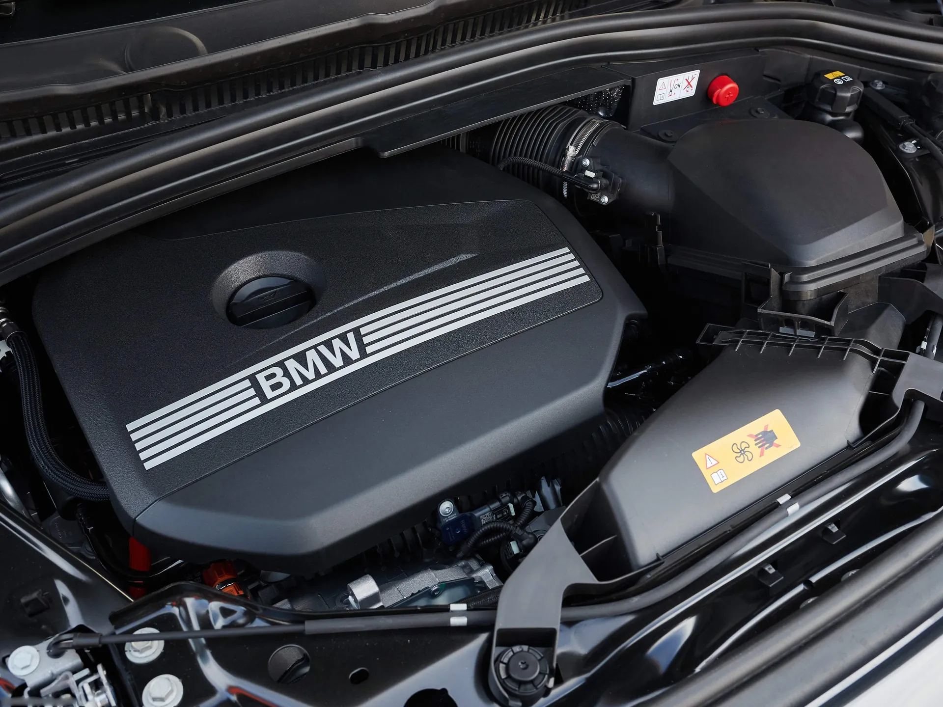BMW 230e xDrive Active Tourer (2022) – motorový prostor