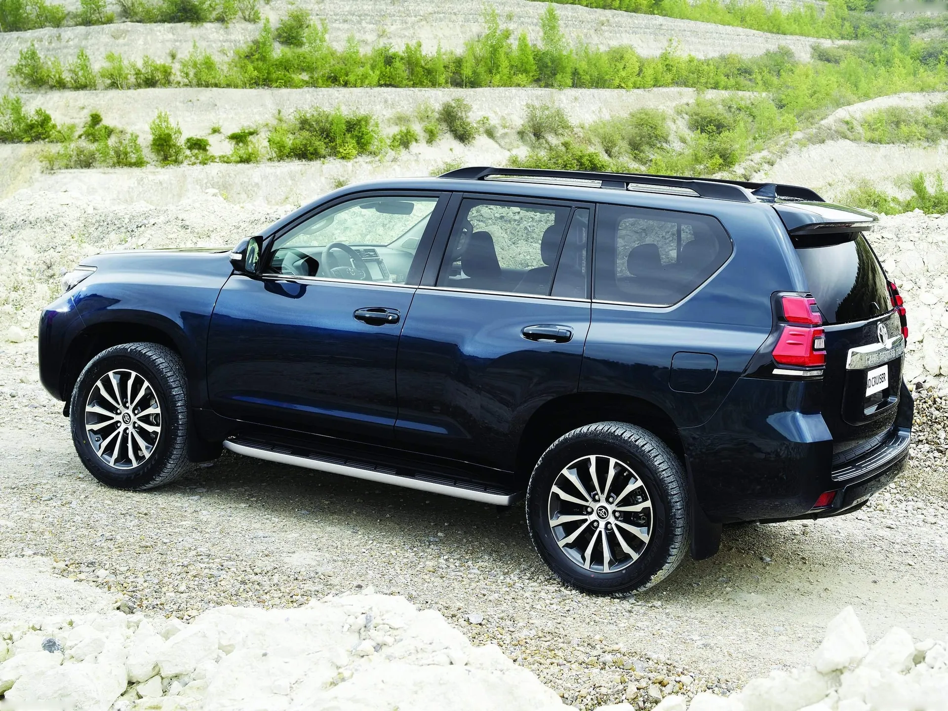 Toyota Land Cruiser (2018) - Rear Angle