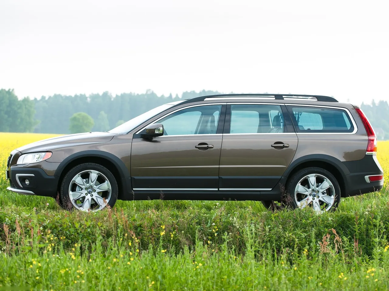 Volvo XC70 (2014) – boční profil