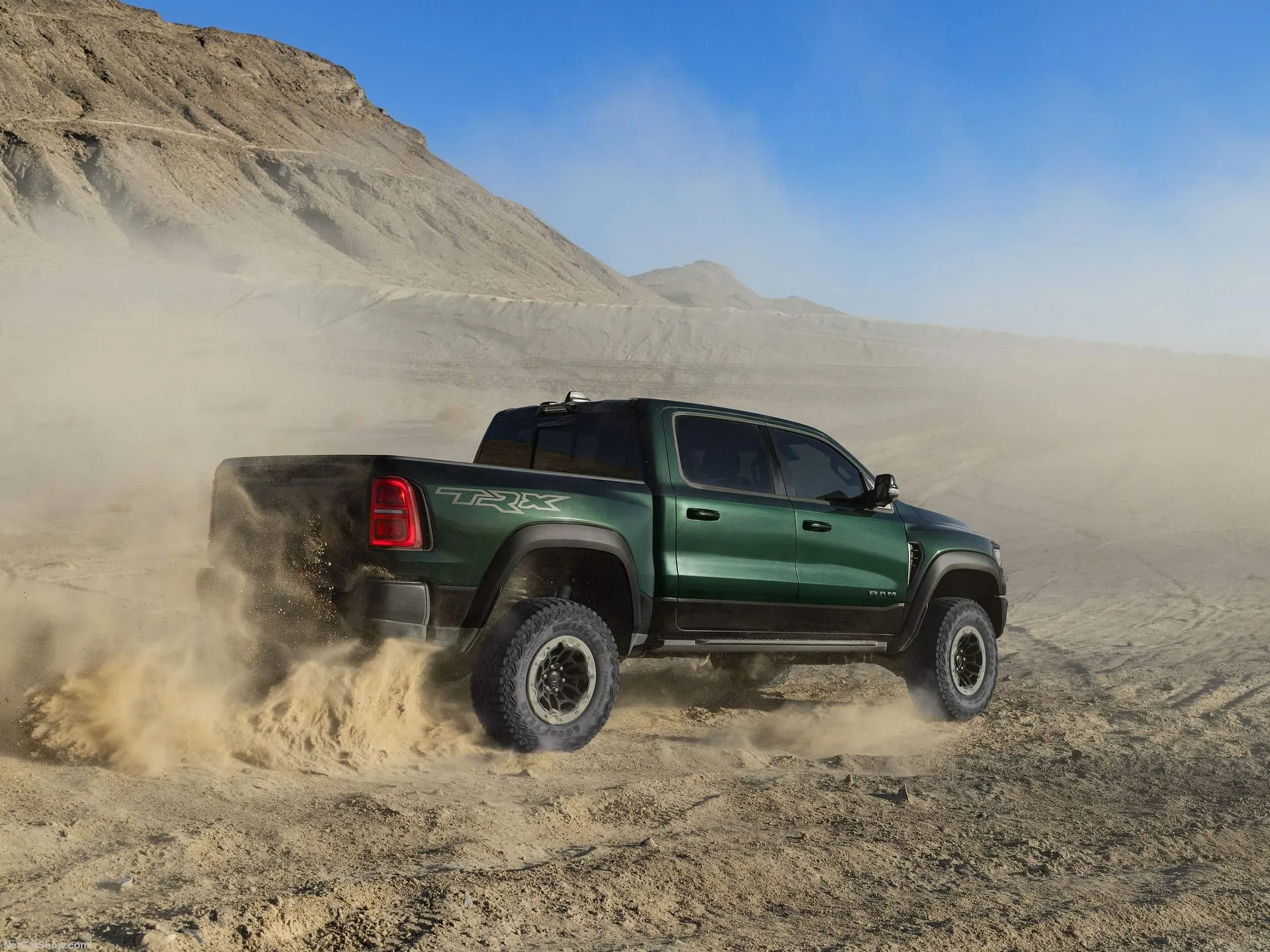 Ram 1500 SRT TRX (2027) – zadní tříčtvrteční pohled