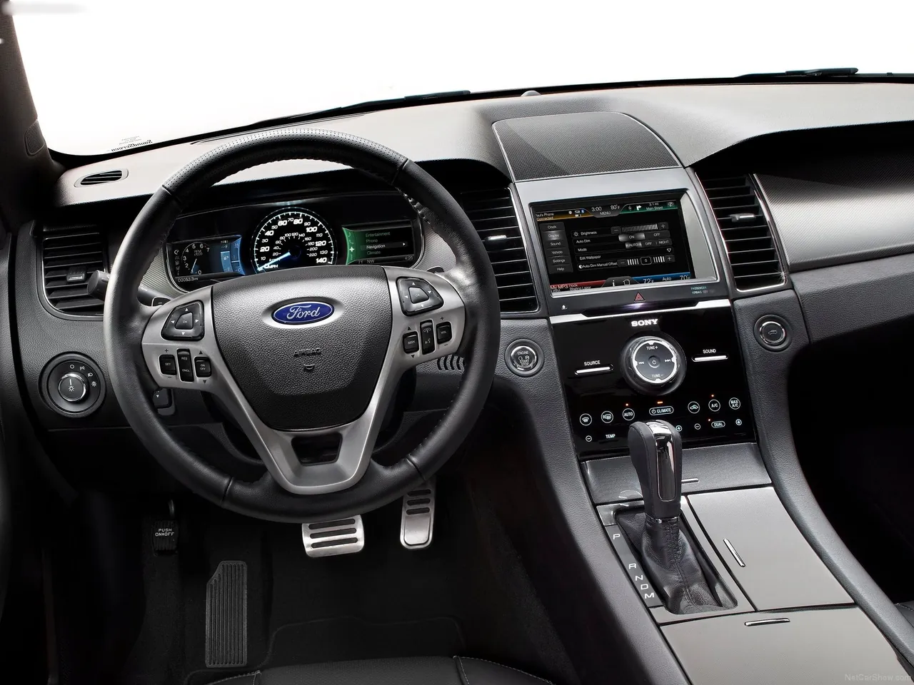Ford Taurus SHO (2013) – interiér
