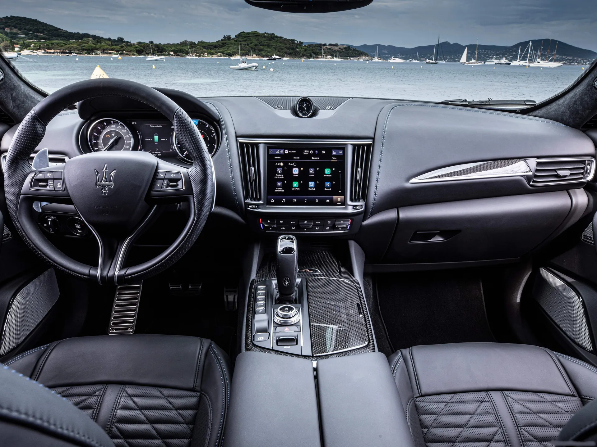 Maserati Levante Hybrid (2021) – interiér