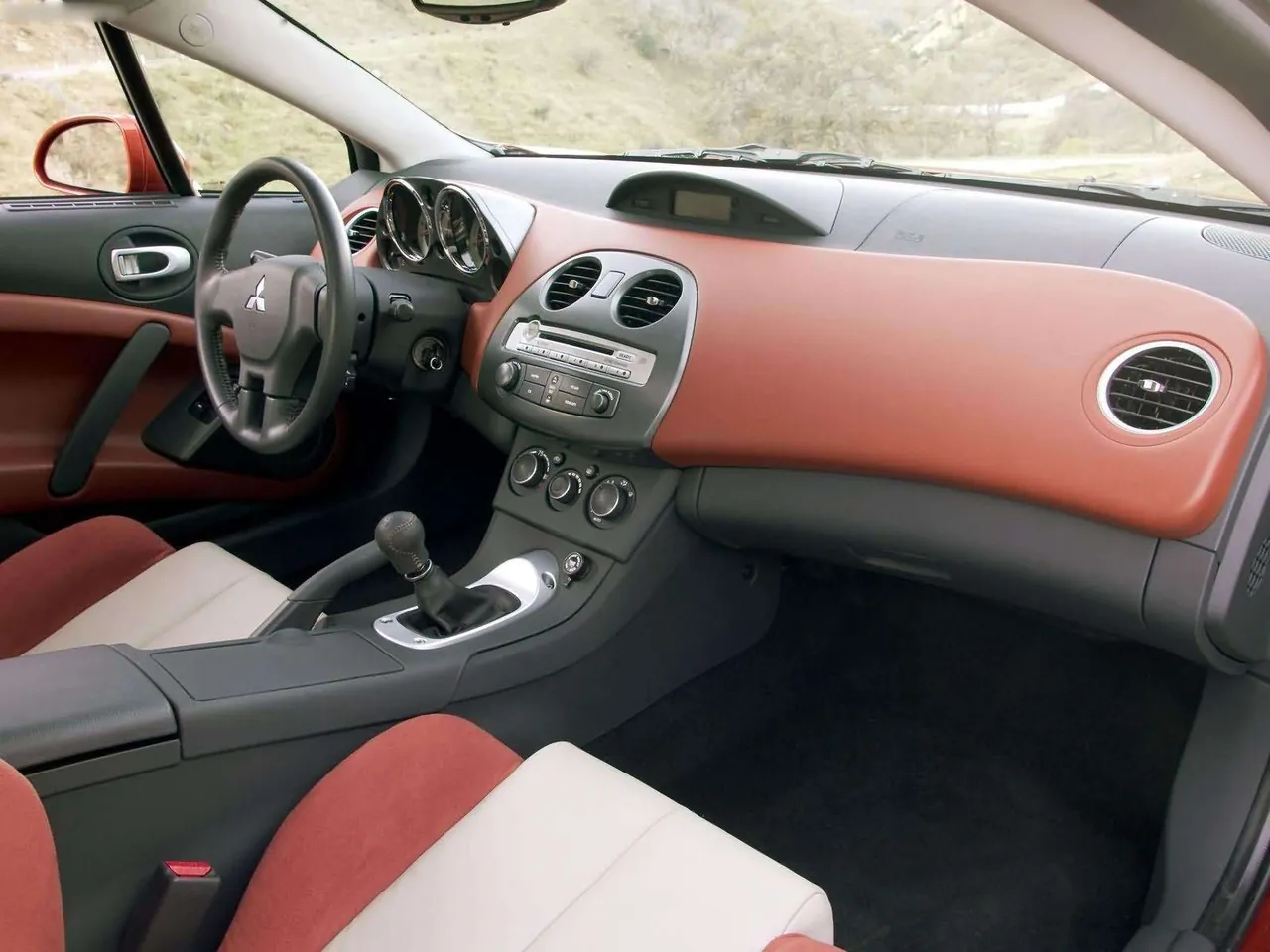 Mitsubishi Eclipse GT V6 (2006) – interiér